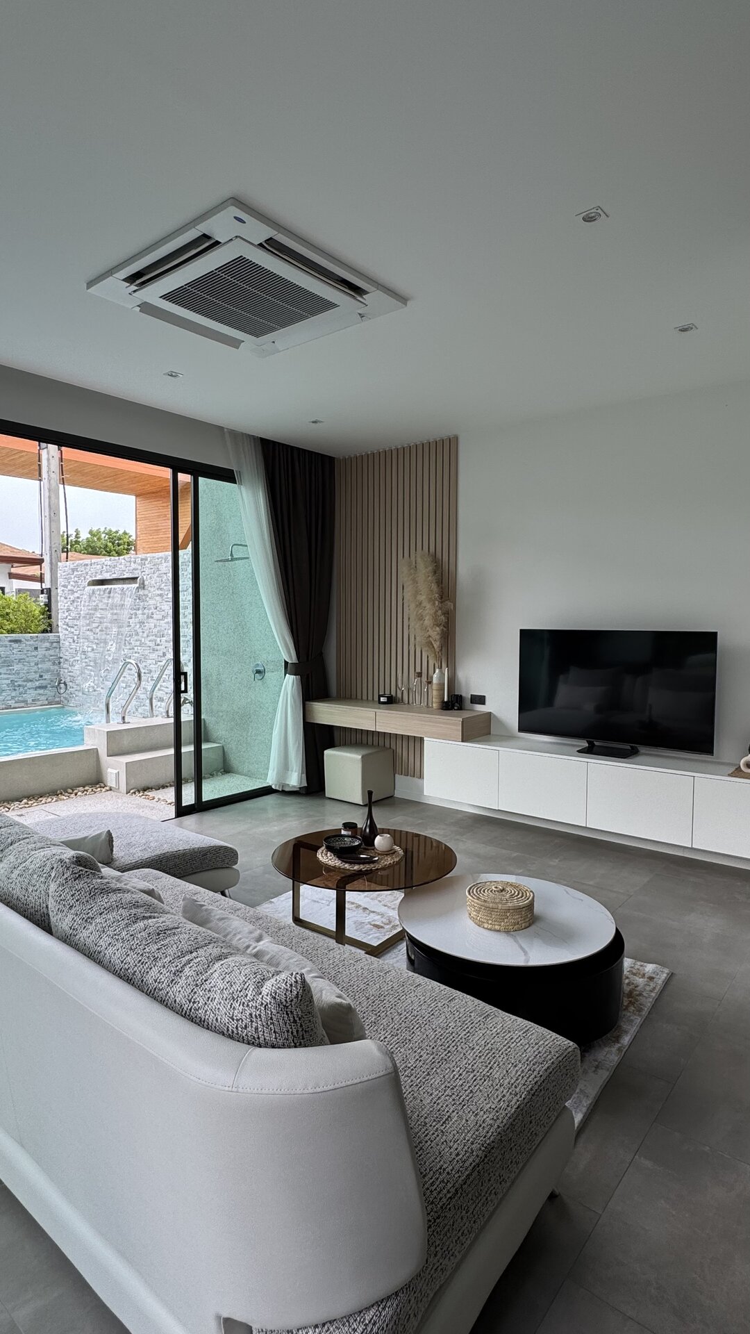 The 8 pool villa (ID 598)