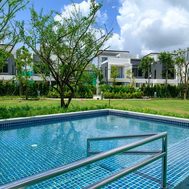 4 bedroom townhouse with swimming pool in Laguna Park (ID 49)