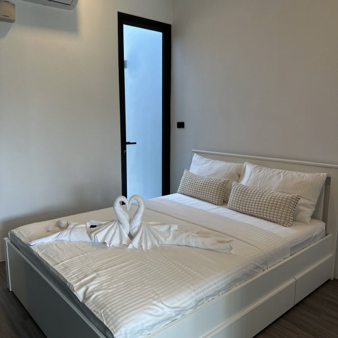 The 8 pool villa (ID 566)