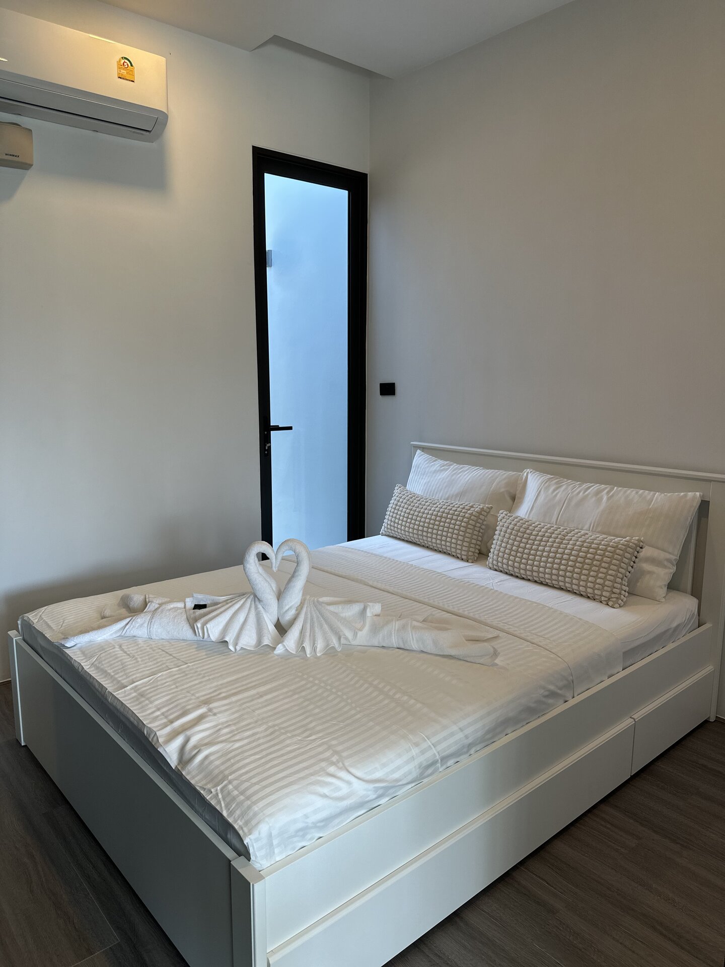 The 8 pool villa (ID 566)