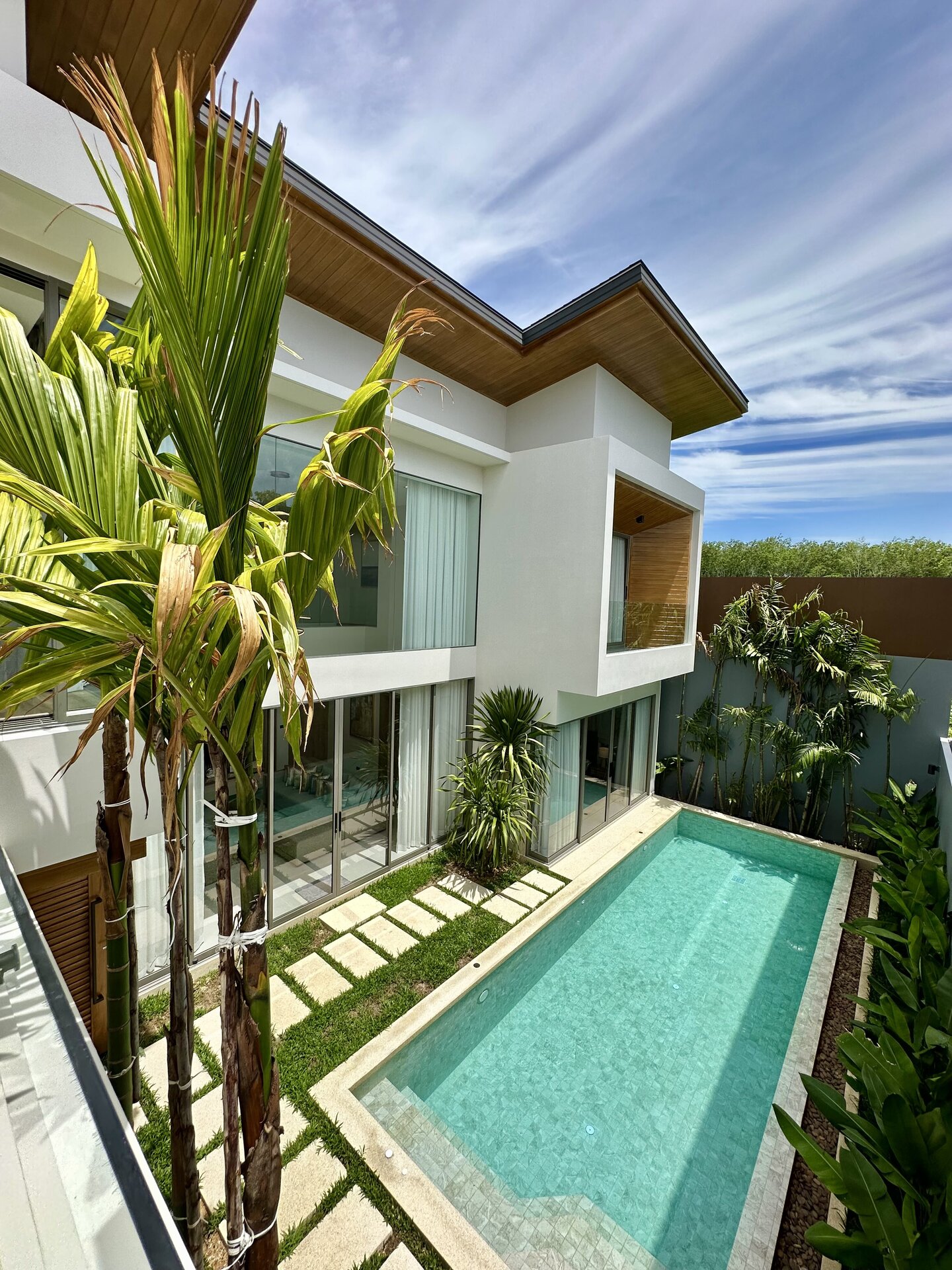 Аренда люксовой 3 спальной виллы в Zenity (ID 281)