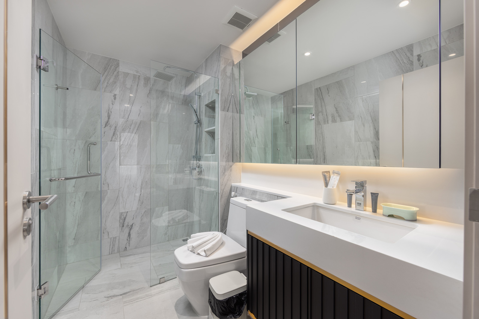 Bellevue Lagoon unit 414 (ID 701)