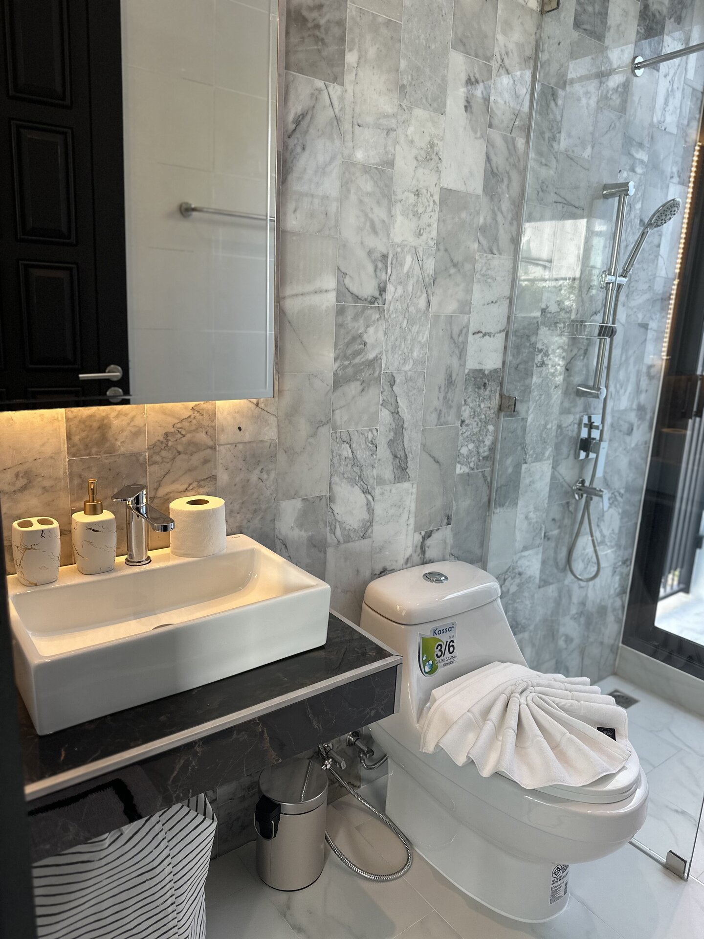 The 8 pool villa (ID 566)