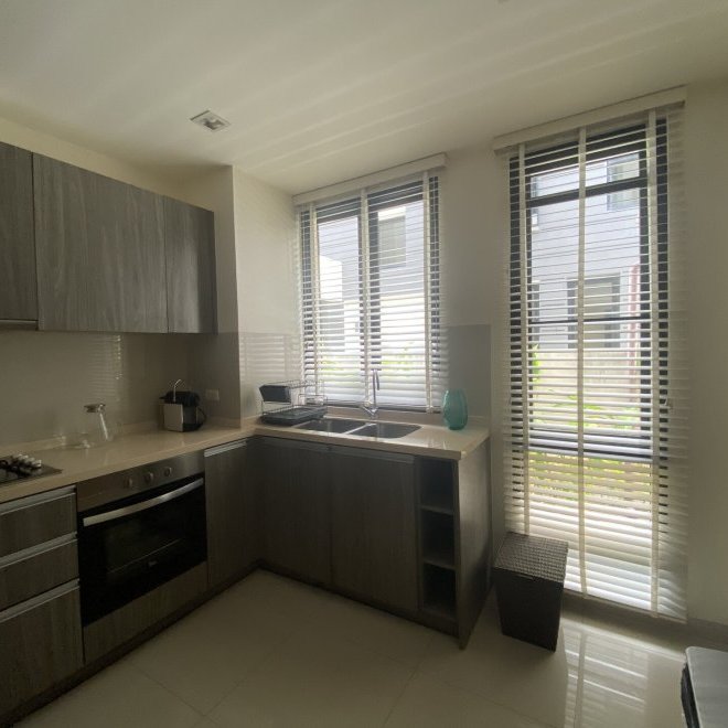 4 bedroom townhouse with swimming pool in Laguna Park (ID 49)