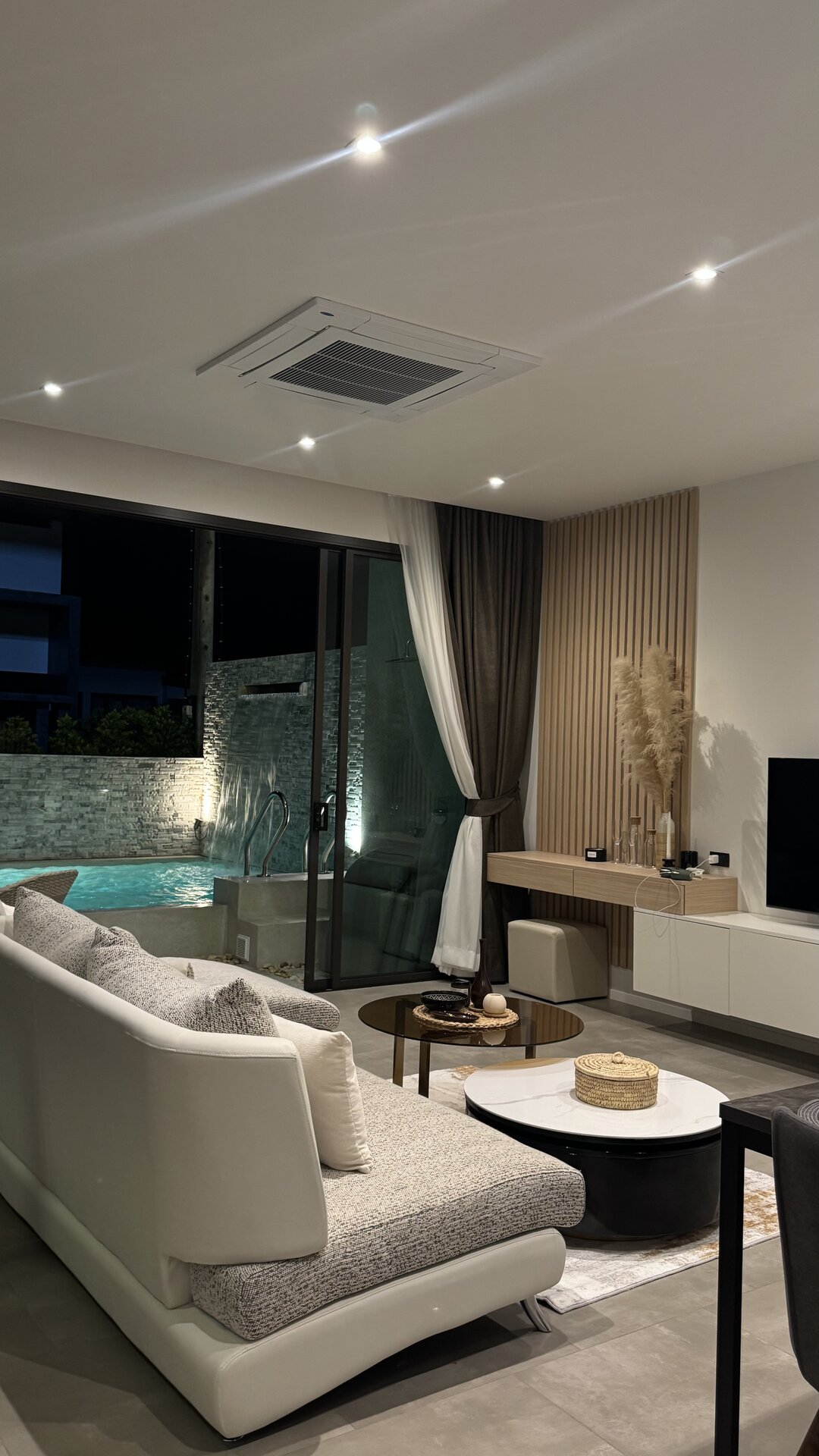 The 8 pool villa (ID 598)