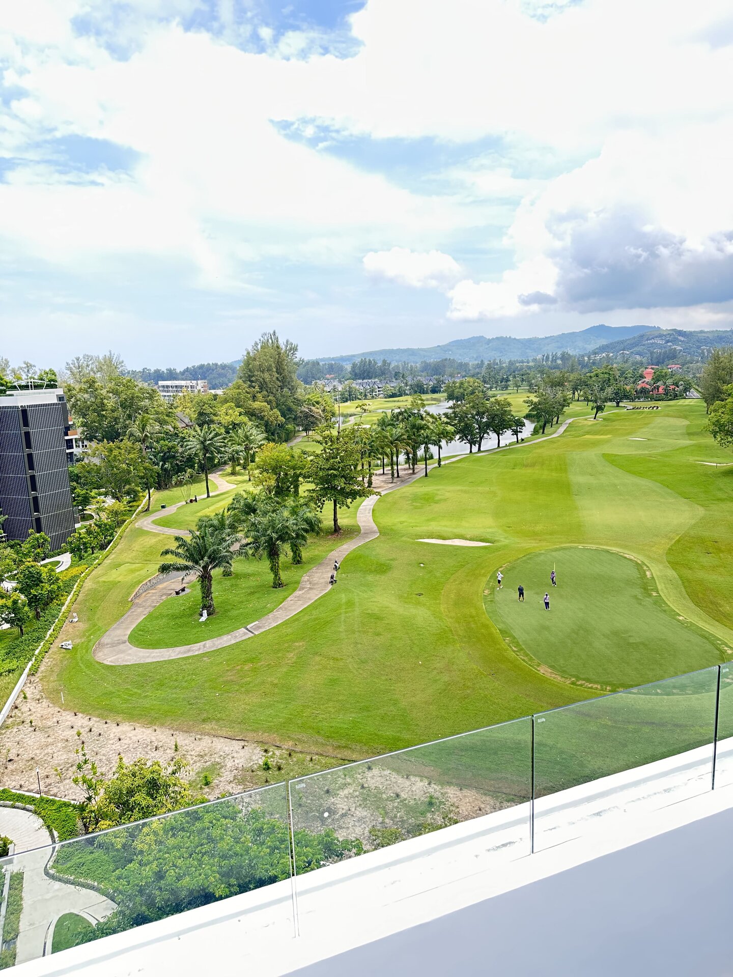 1 спальная квартира в SkyPark (ID 123)