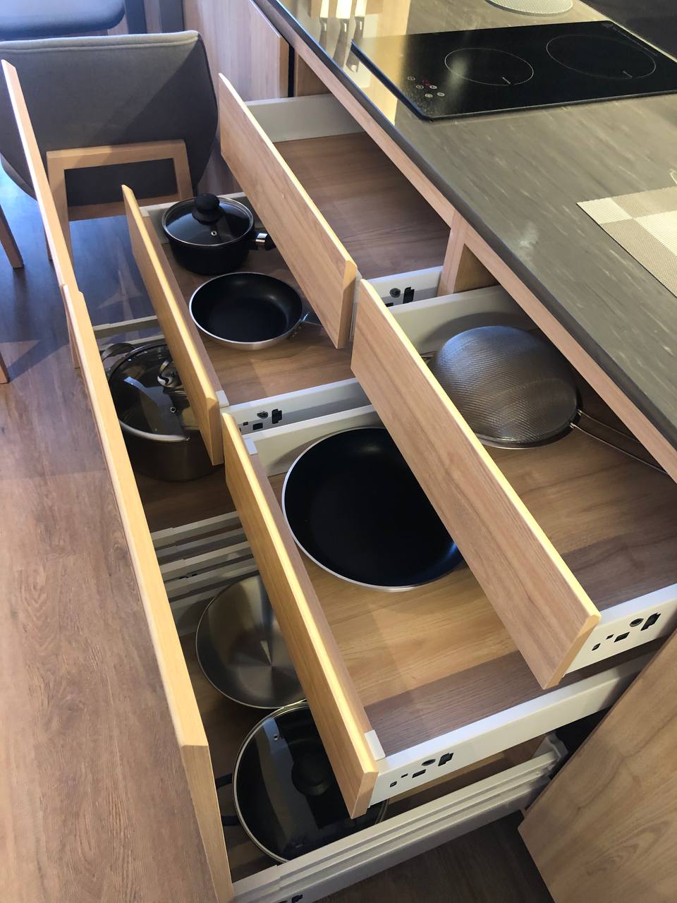 拉扬绿色公园第一期一居室公寓 (ID 144)