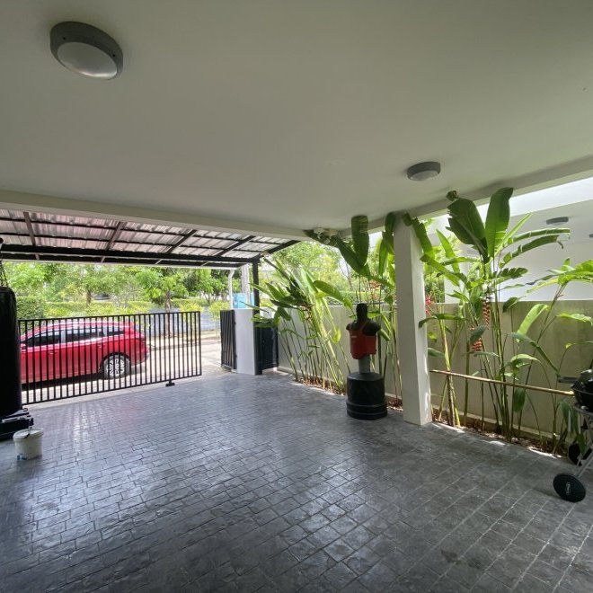 4 bedroom townhouse with swimming pool in Laguna Park (ID 49)