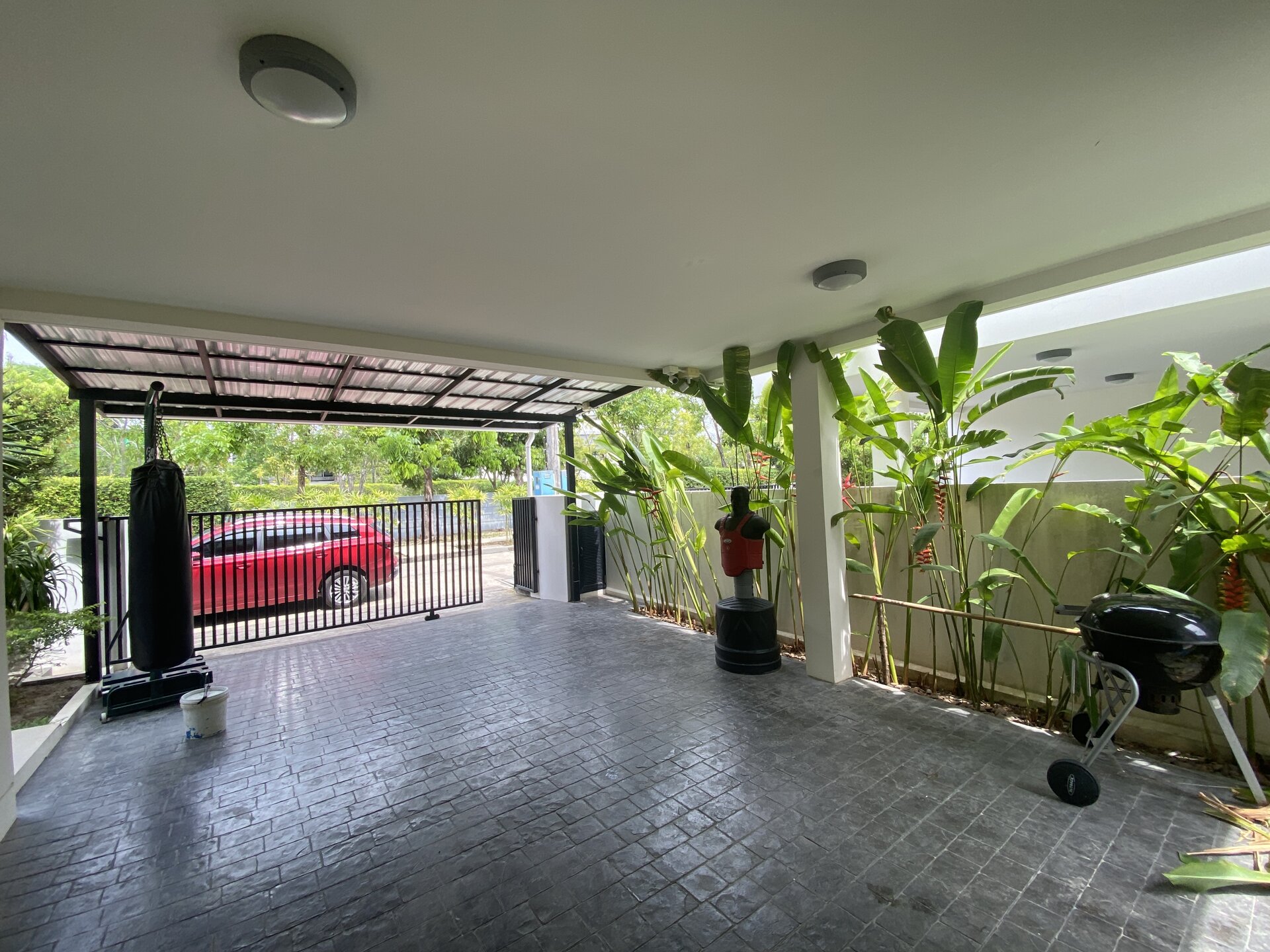 4 bedroom townhouse with swimming pool in Laguna Park (ID 49)