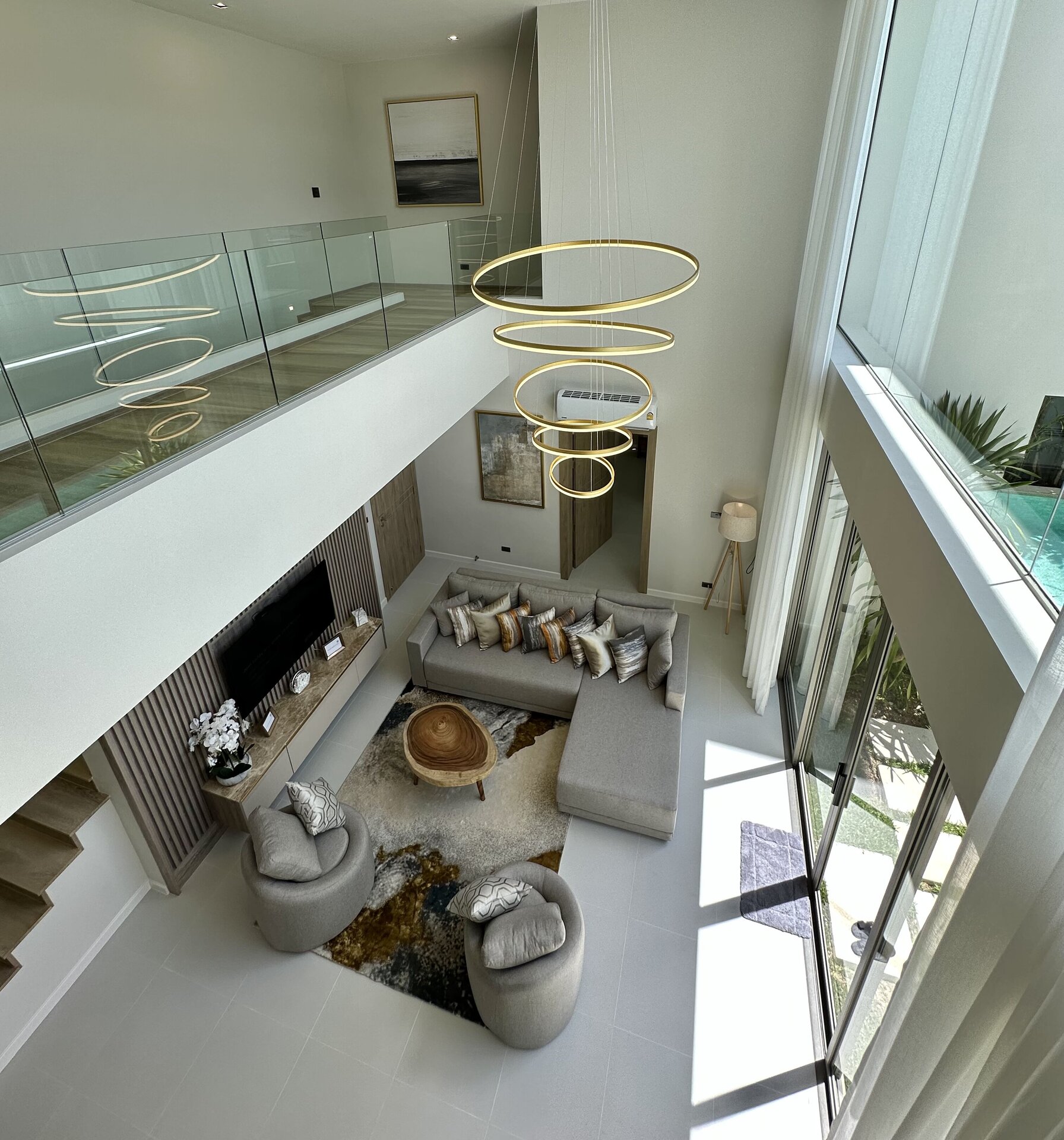 Аренда люксовой 3 спальной виллы в Zenity (ID 281)