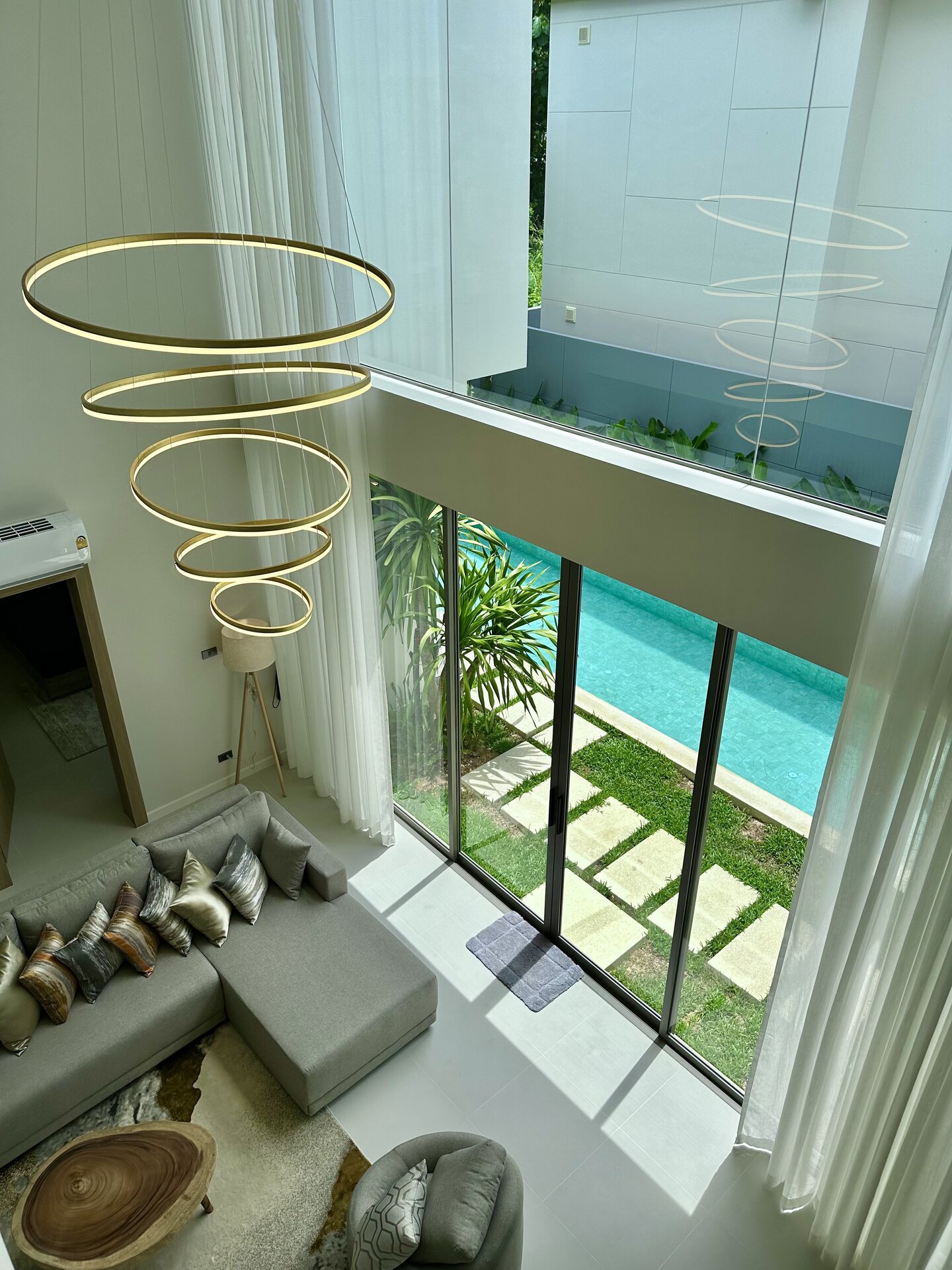 Аренда люксовой 3 спальной виллы в Zenity (ID 281)