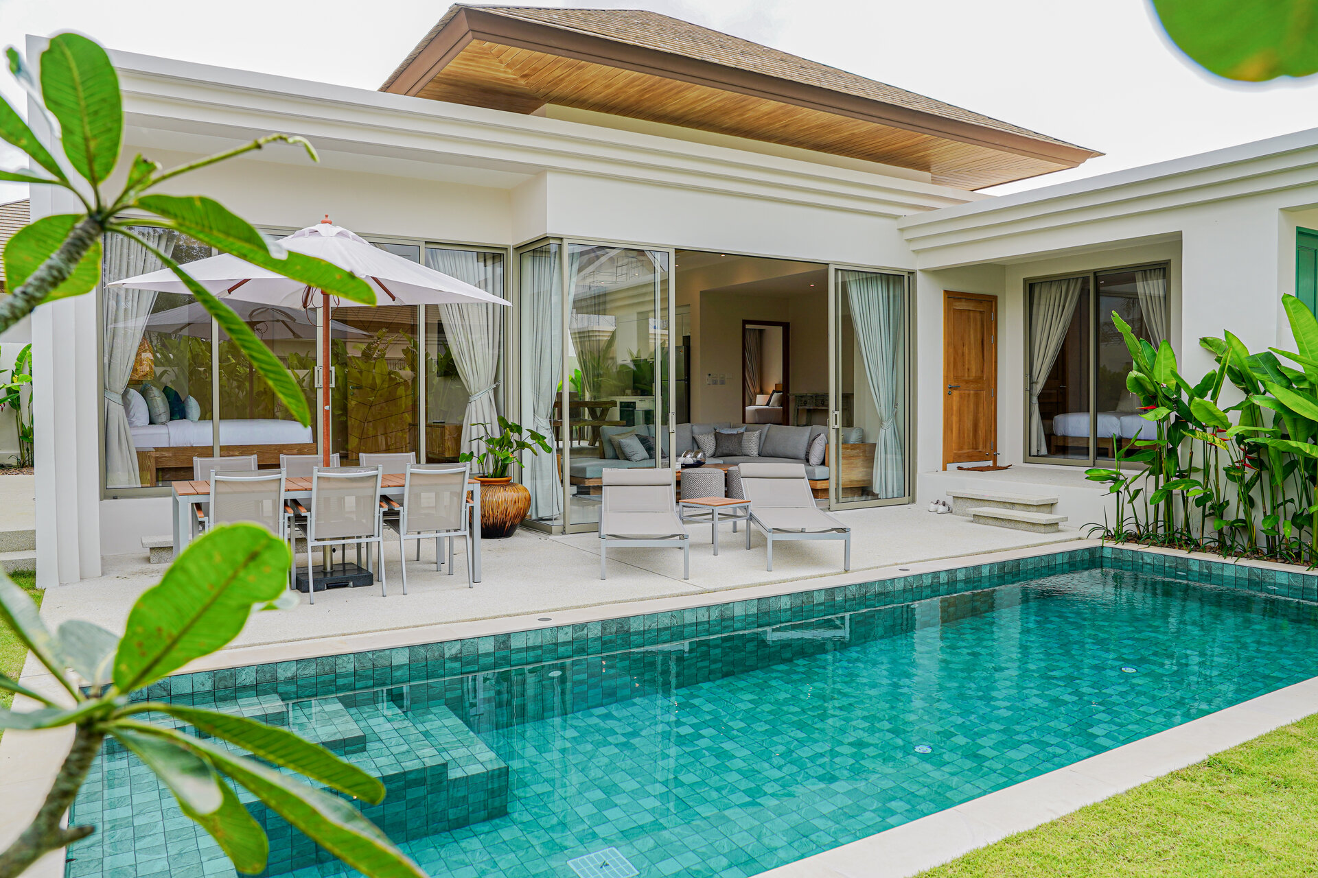 ตรีชาดาอาซัวร์ (ID 688)