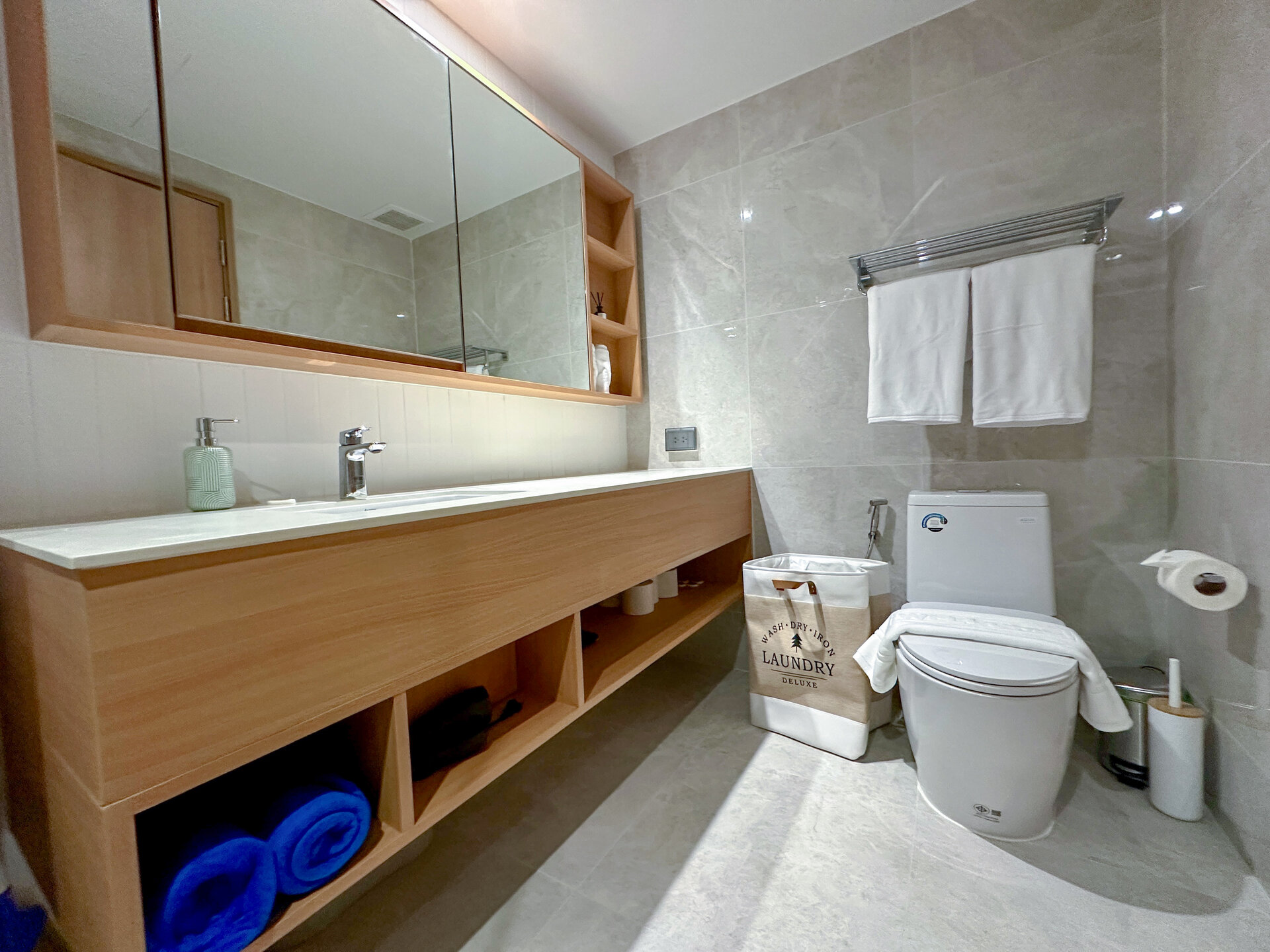 ลากูน่าบีชไซด์ (ID 553)