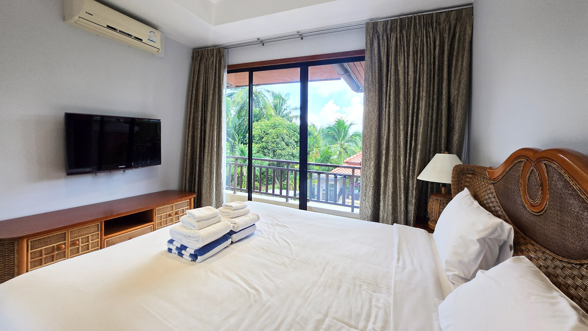 วิลล่าปรับปรุงใหม่ในลากูน่า (ID 623)