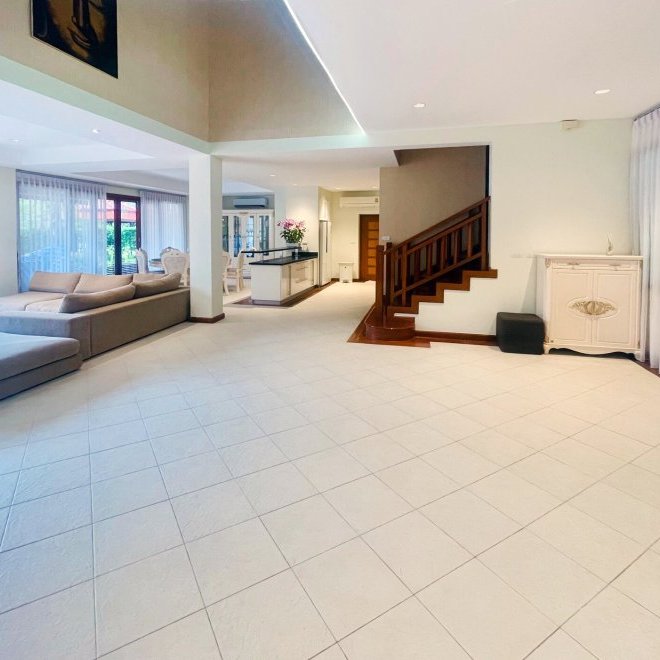 วิลล่าปรับปรุงใหม่ในลากูน่า (ID 623)