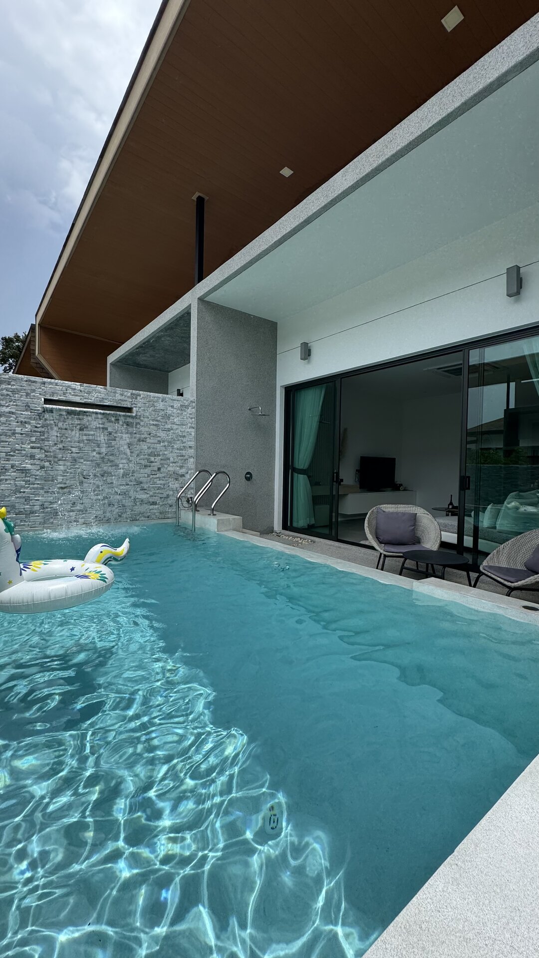 The 8 pool villa (ID 598)