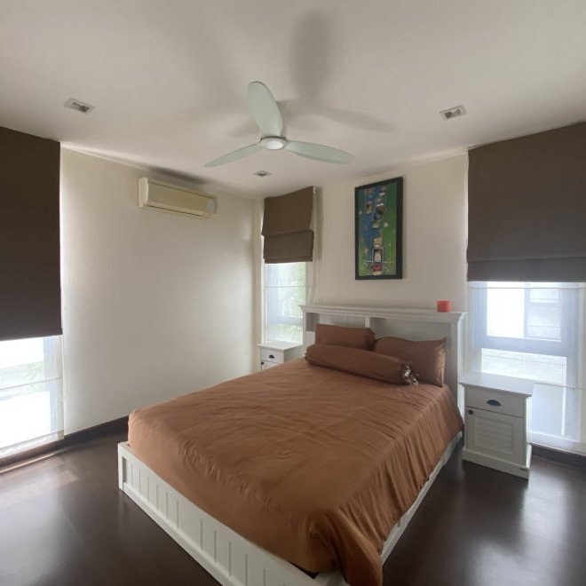 4 bedroom townhouse with swimming pool in Laguna Park (ID 49)