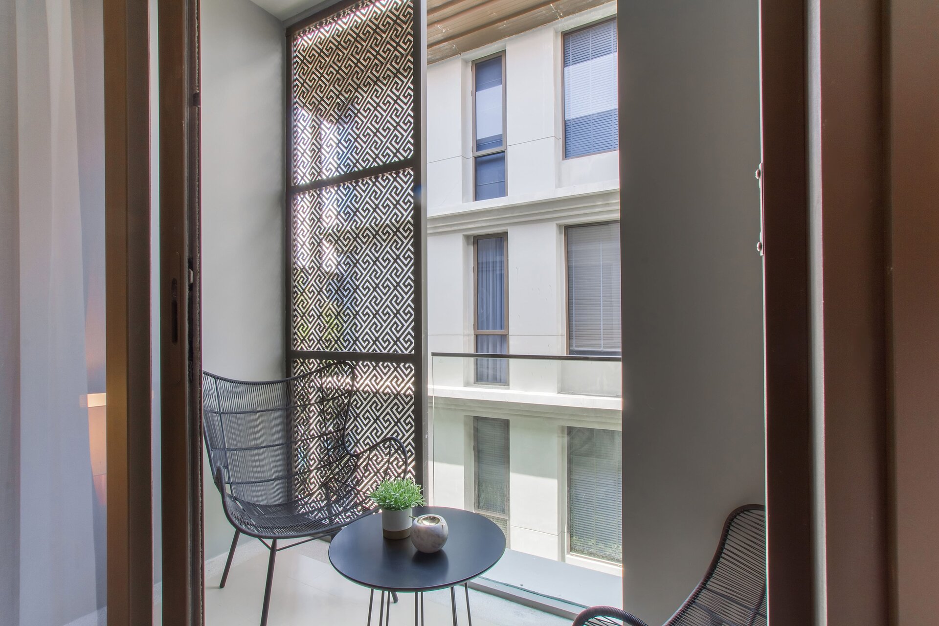 อพาร์ทเมนท์ 2 ห้องนอนในบ้านไม้ขาว (ID 134)