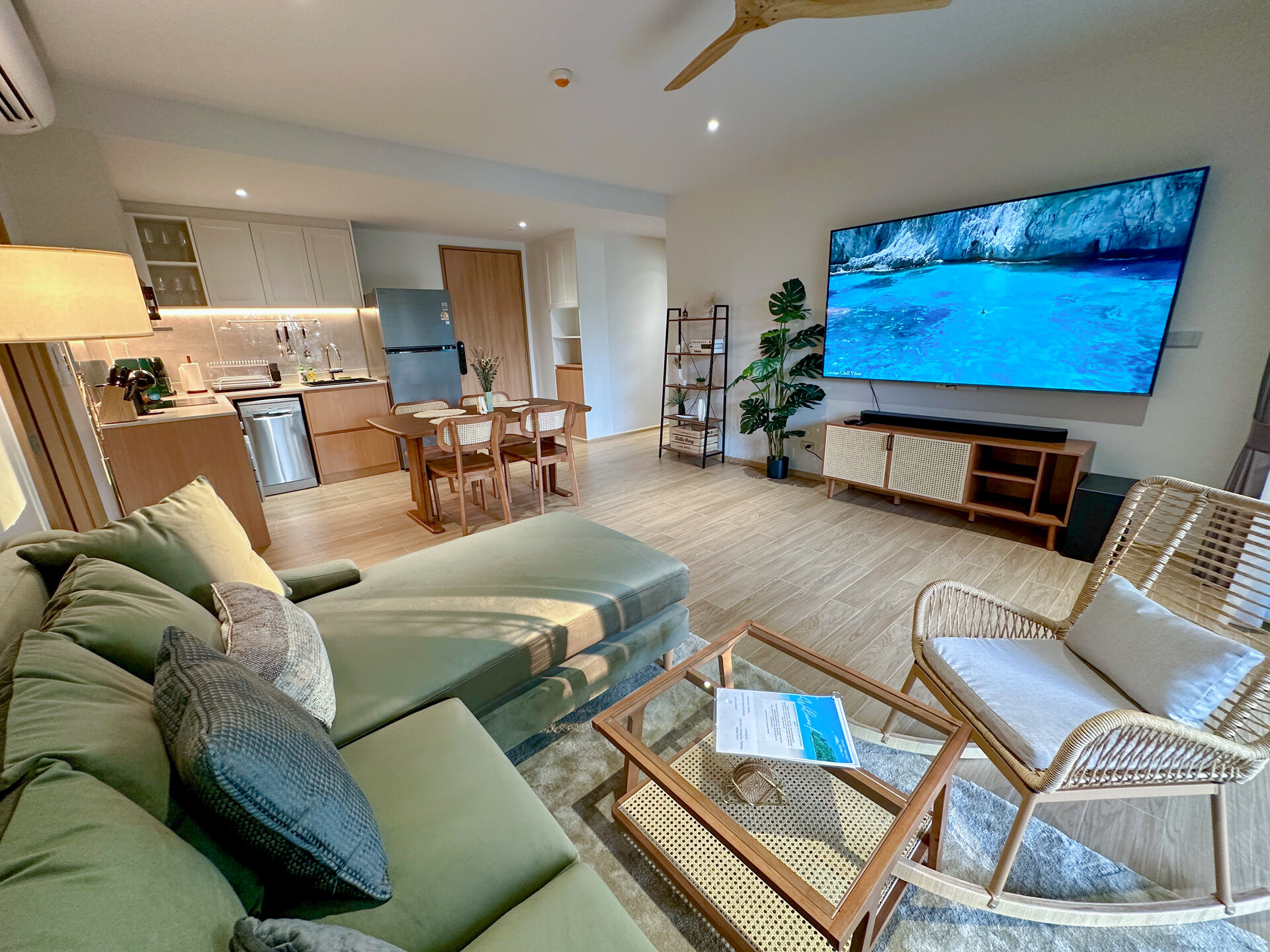 ลากูน่าบีชไซด์ (ID 553)