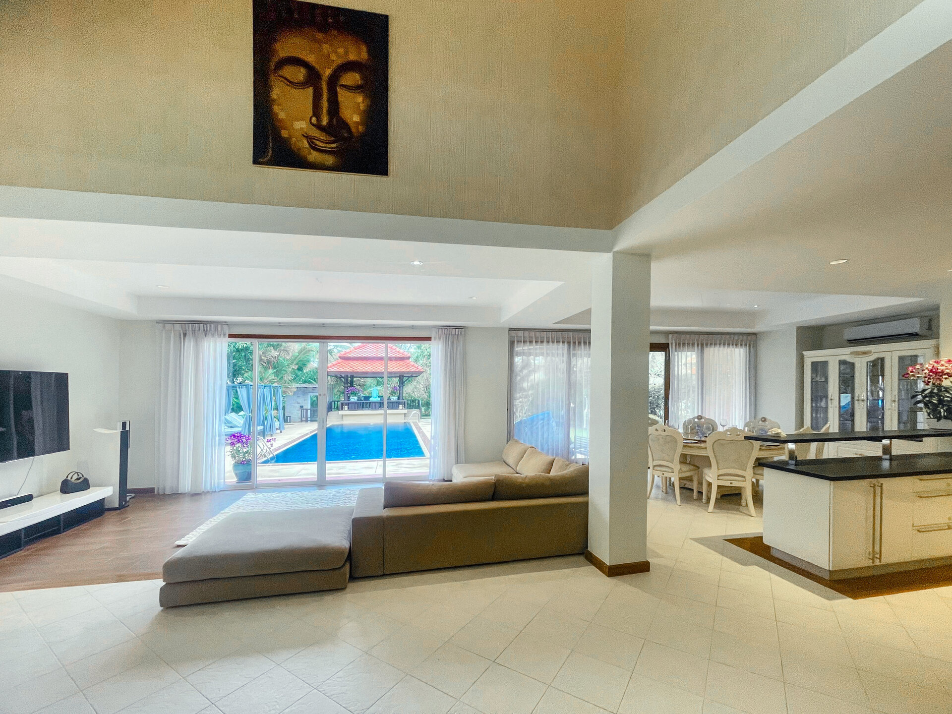 วิลล่าปรับปรุงใหม่ในลากูน่า (ID 623)