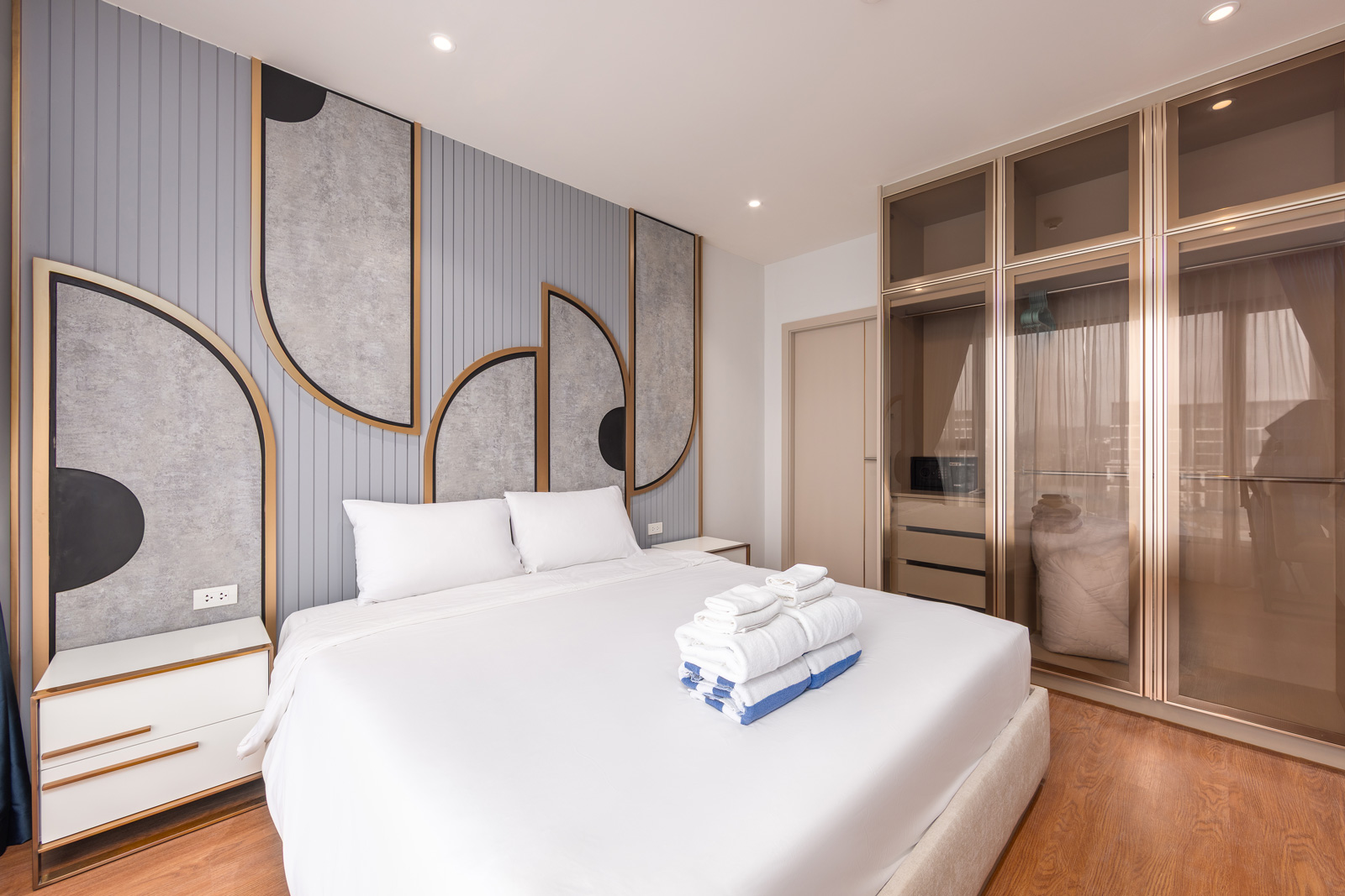 Bellevue Lagoon unit 414 (ID 701)