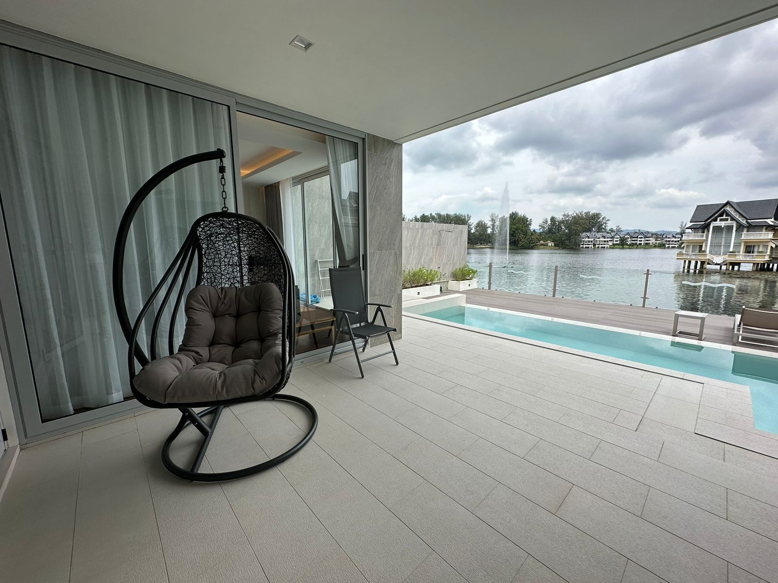 Продажа 2-спальной квартиры с бассейном и террасой в Angsana Beachfront (ID 491)