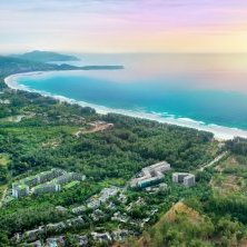 Иллюстрация к статье: Банг Тао на Пхукете: район, который выбирают для жизни и инвестиций.