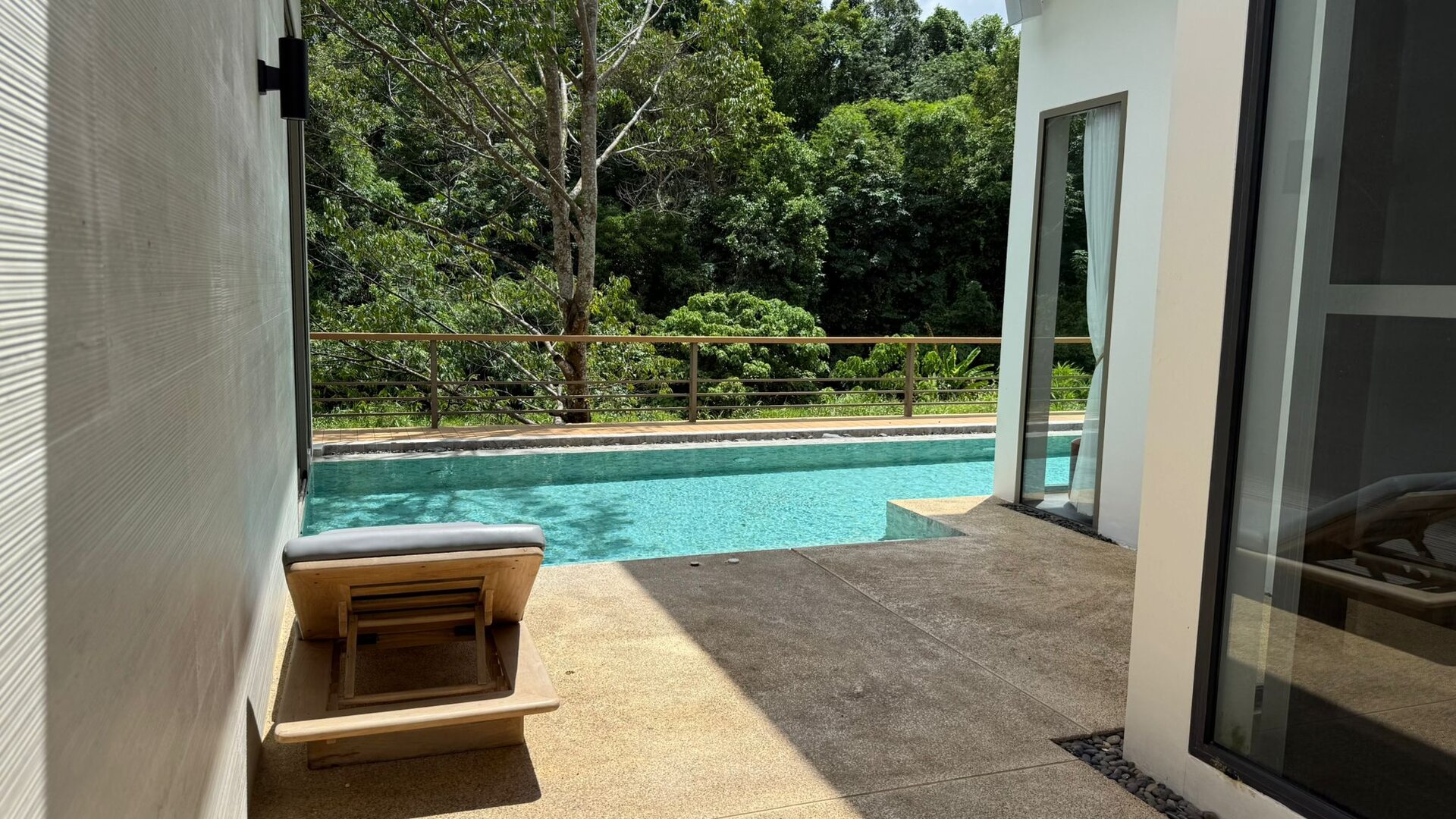 เลคฟร้อนท์วิลล่าบ้านมานิค-5 ห้องนอน (ID 155)