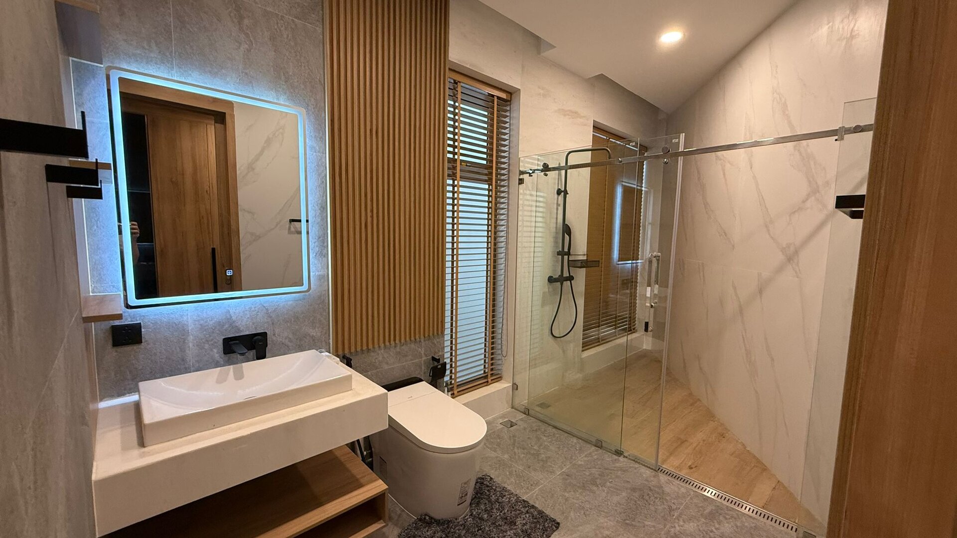 เลคฟร้อนท์วิลล่าบ้านมานิค-5 ห้องนอน (ID 155)