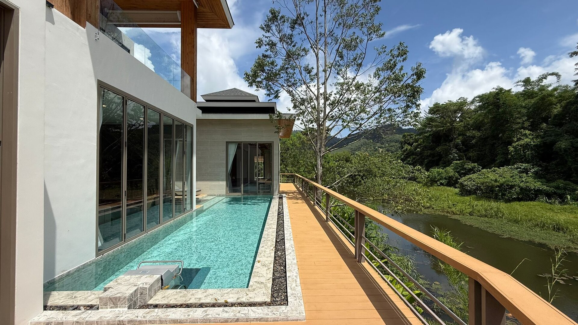 เลคฟร้อนท์วิลล่าบ้านมานิค-5 ห้องนอน (ID 155)