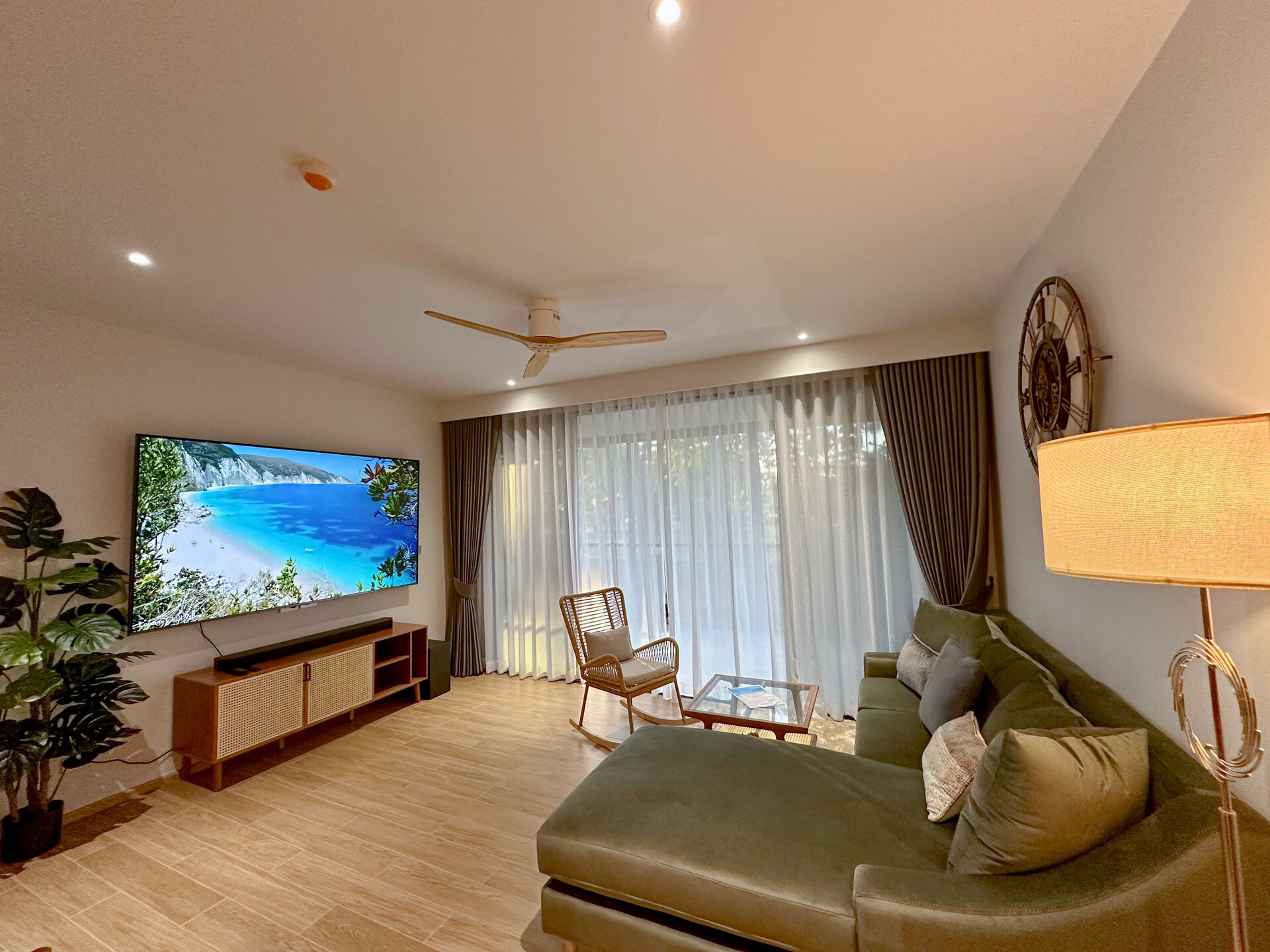 ลากูน่าบีชไซด์ (ID 553)