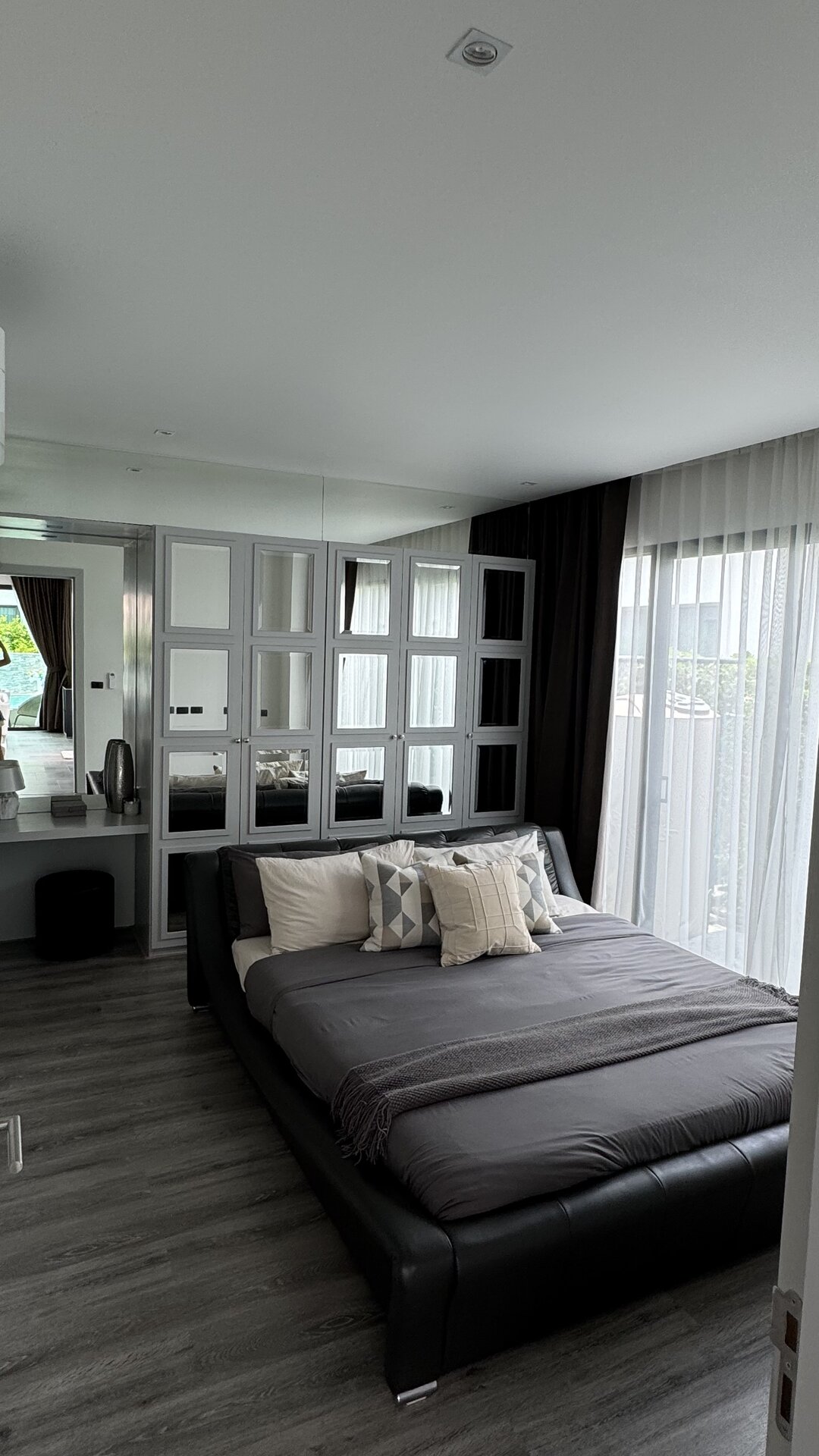 The 8 pool villa (ID 598)