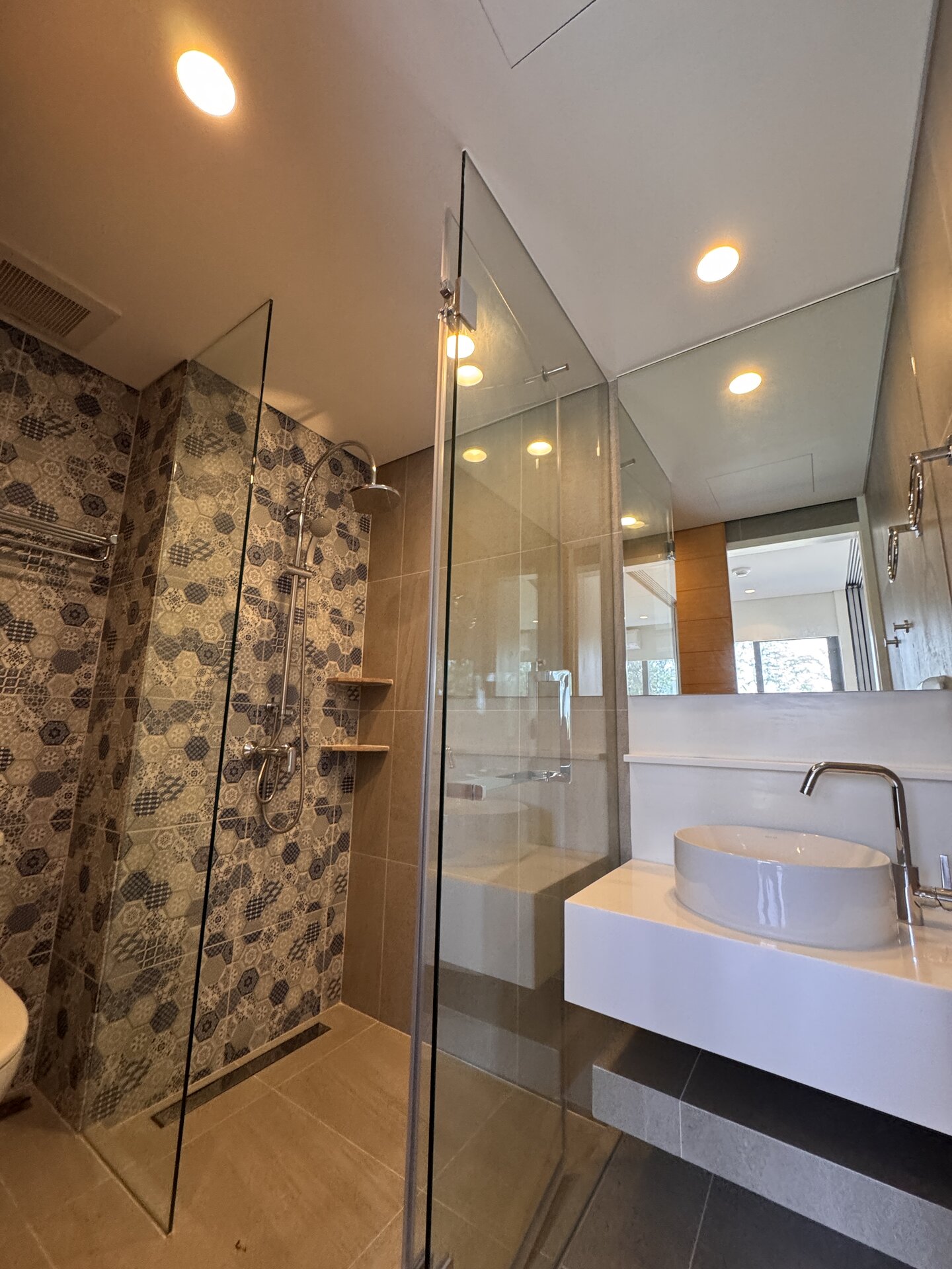 Продажа 1-спальной квартиры с видом на озеро в Laguna Lakeside (ID 508)