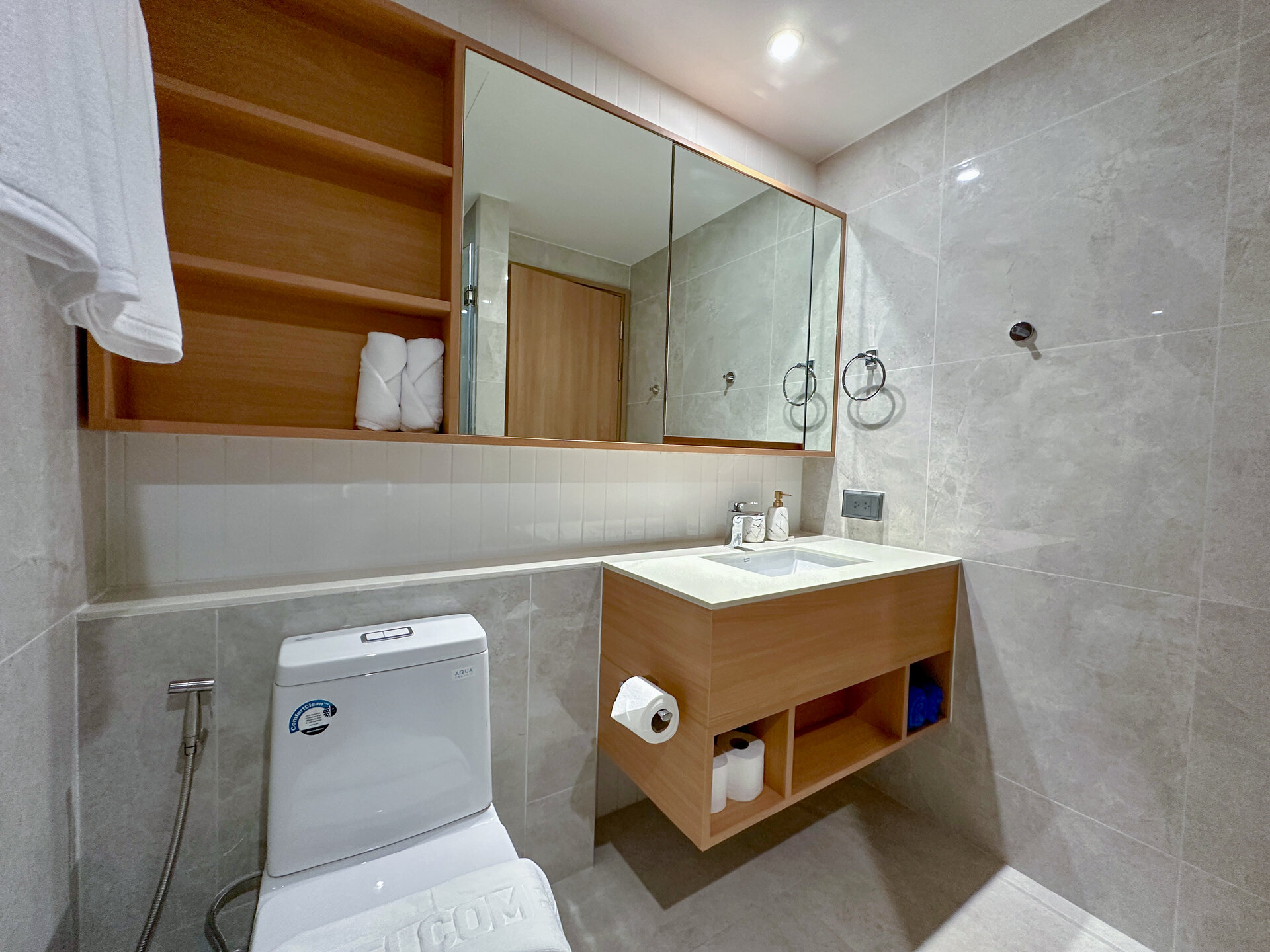 ลากูน่าบีชไซด์ (ID 553)