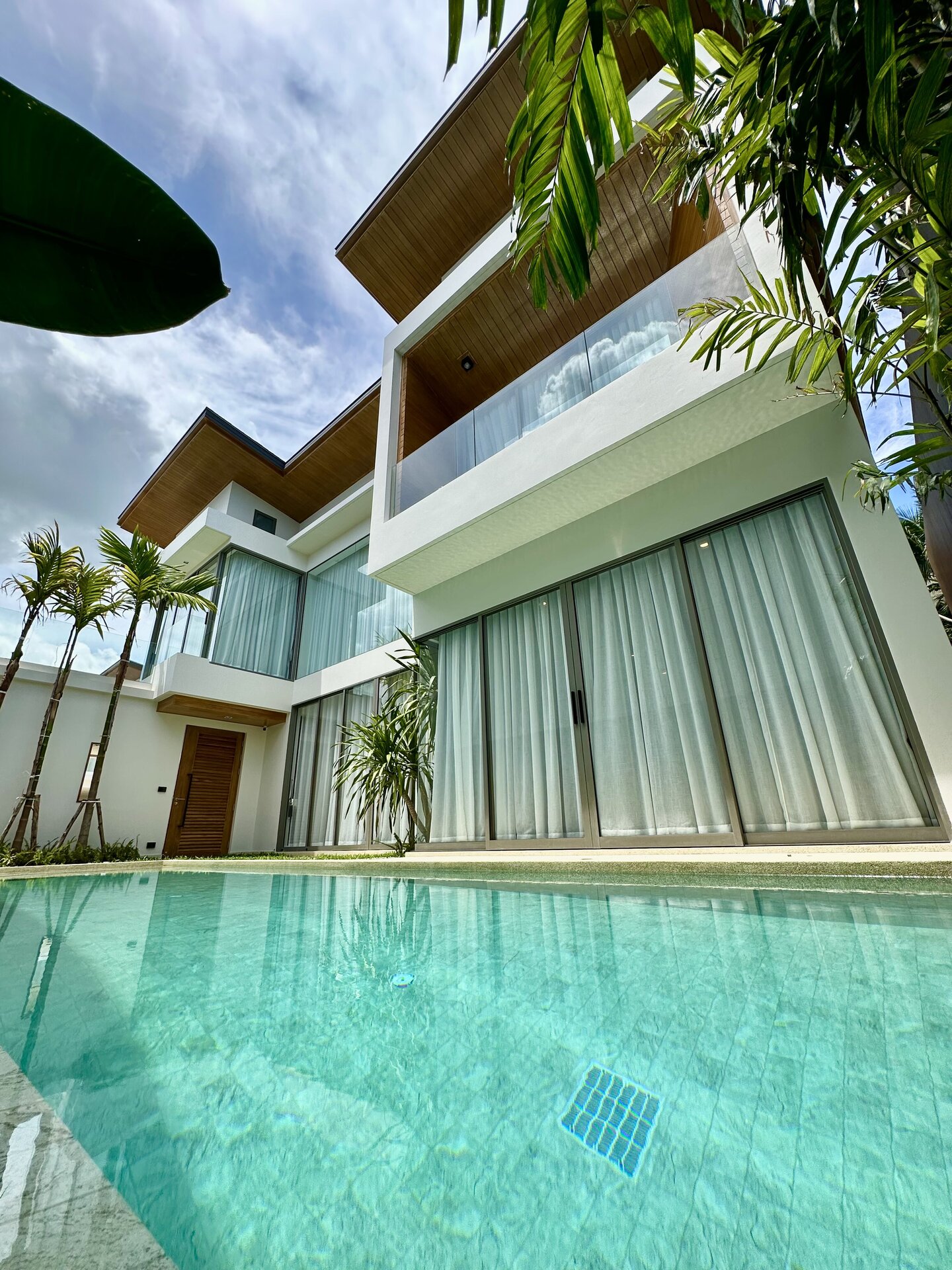 Аренда люксовой 3 спальной виллы в Zenity (ID 281)