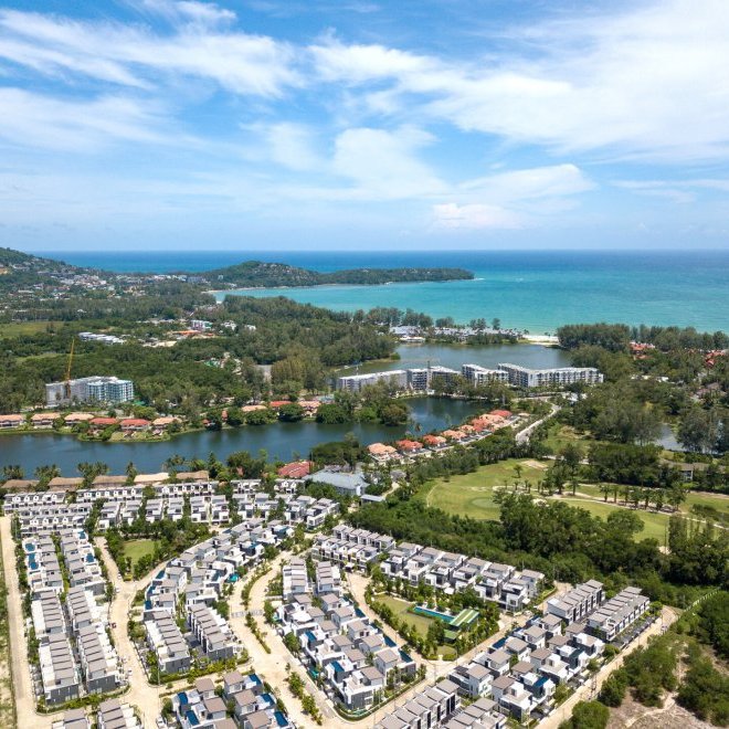 4 bedroom townhouse with swimming pool in Laguna Park (ID 49)