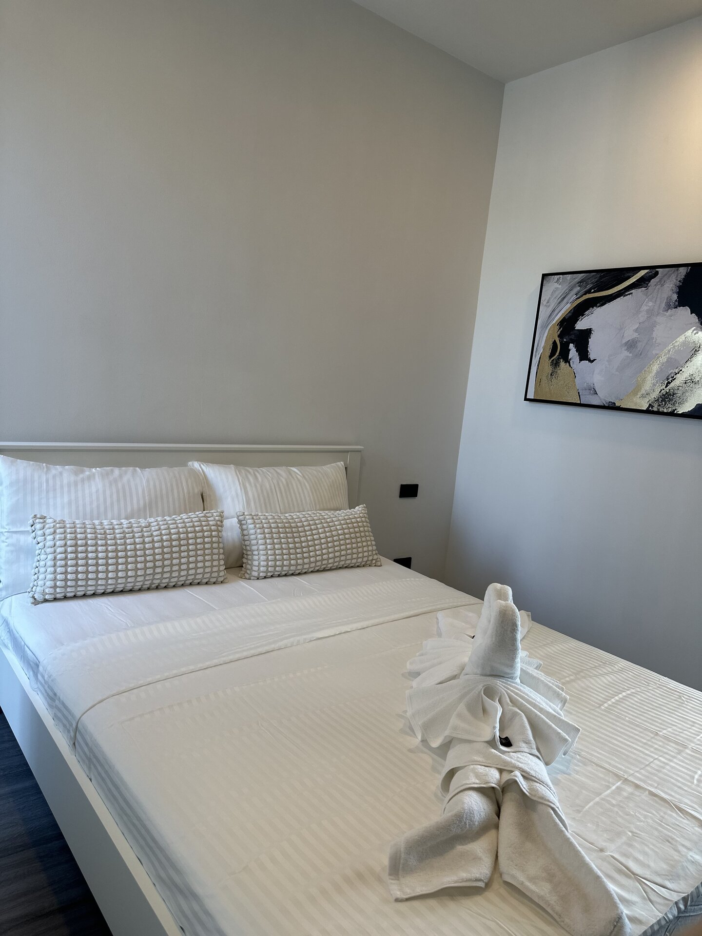 The 8 pool villa (ID 566)