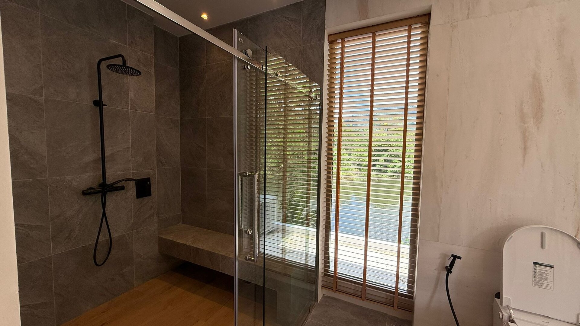 เลคฟร้อนท์วิลล่าบ้านมานิค-5 ห้องนอน (ID 155)