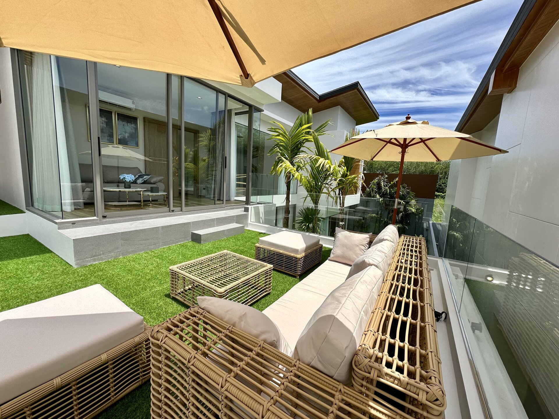 Аренда люксовой 3 спальной виллы в Zenity (ID 281)