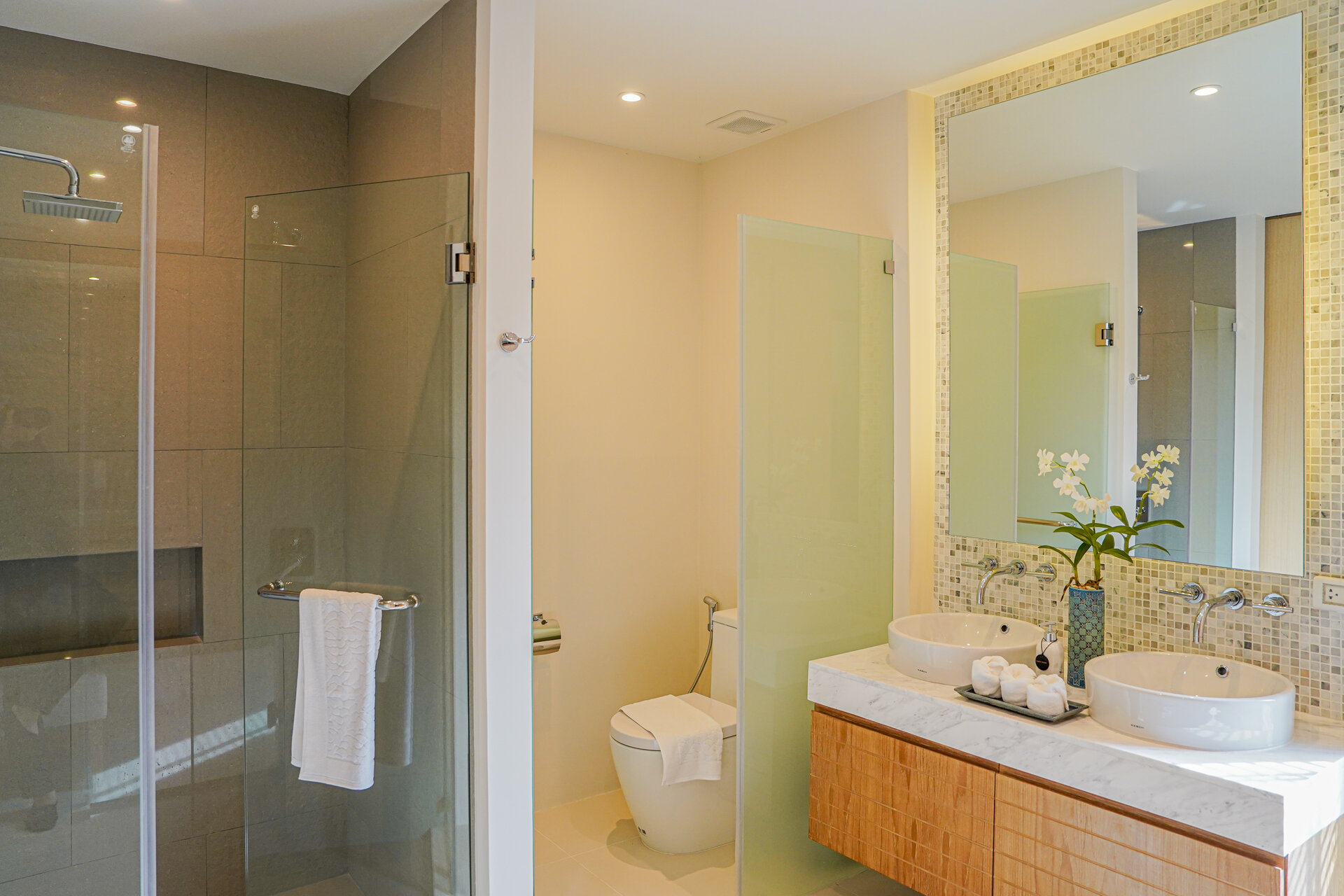 ตรีชาดาอาซัวร์ (ID 688)