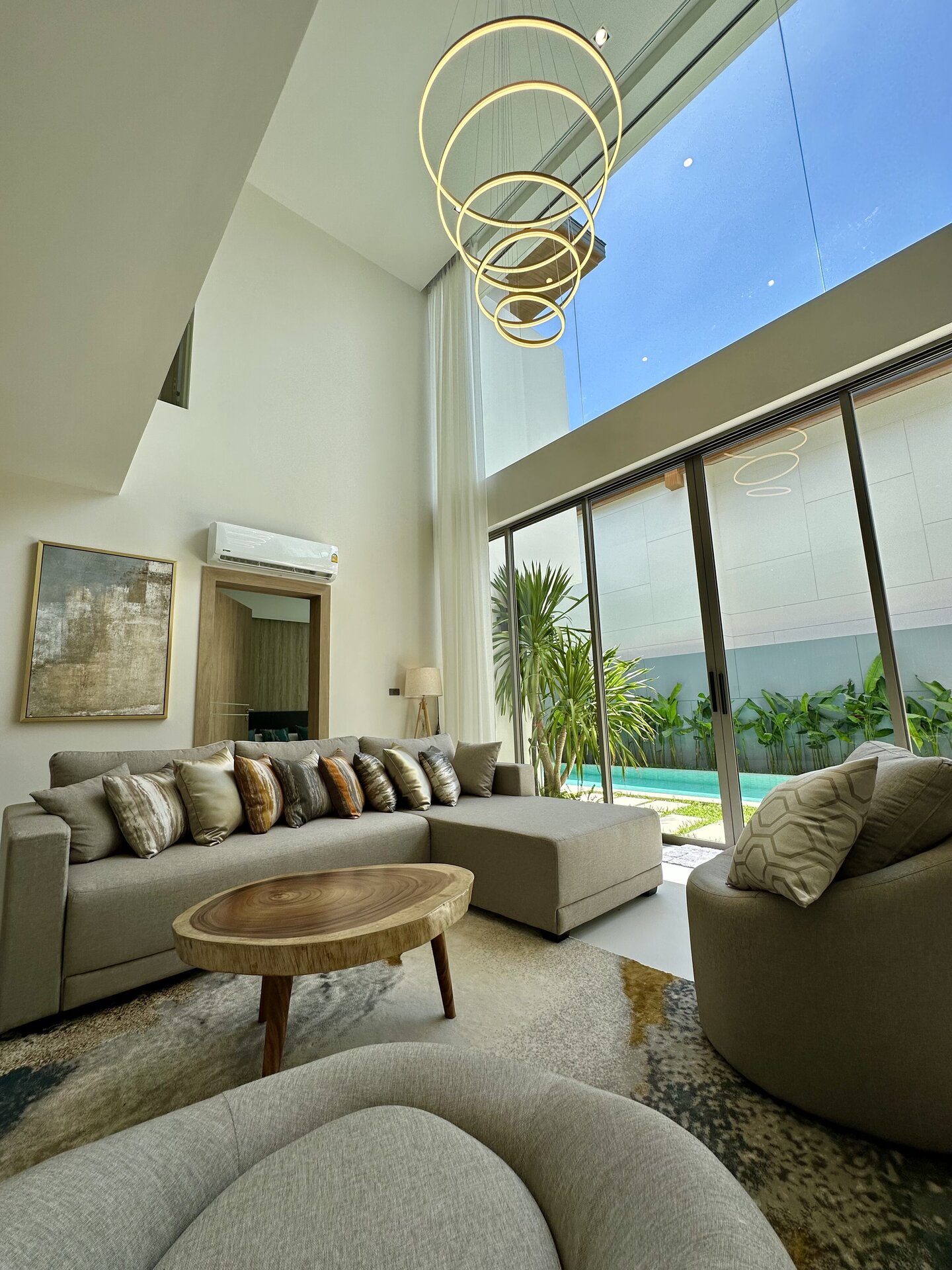 Аренда люксовой 3 спальной виллы в Zenity (ID 281)