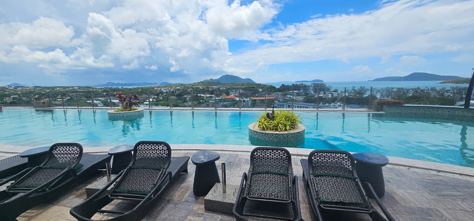 อพาร์ตเมนต์ 1 ห้องนอนวิวทะเล (ID 115)