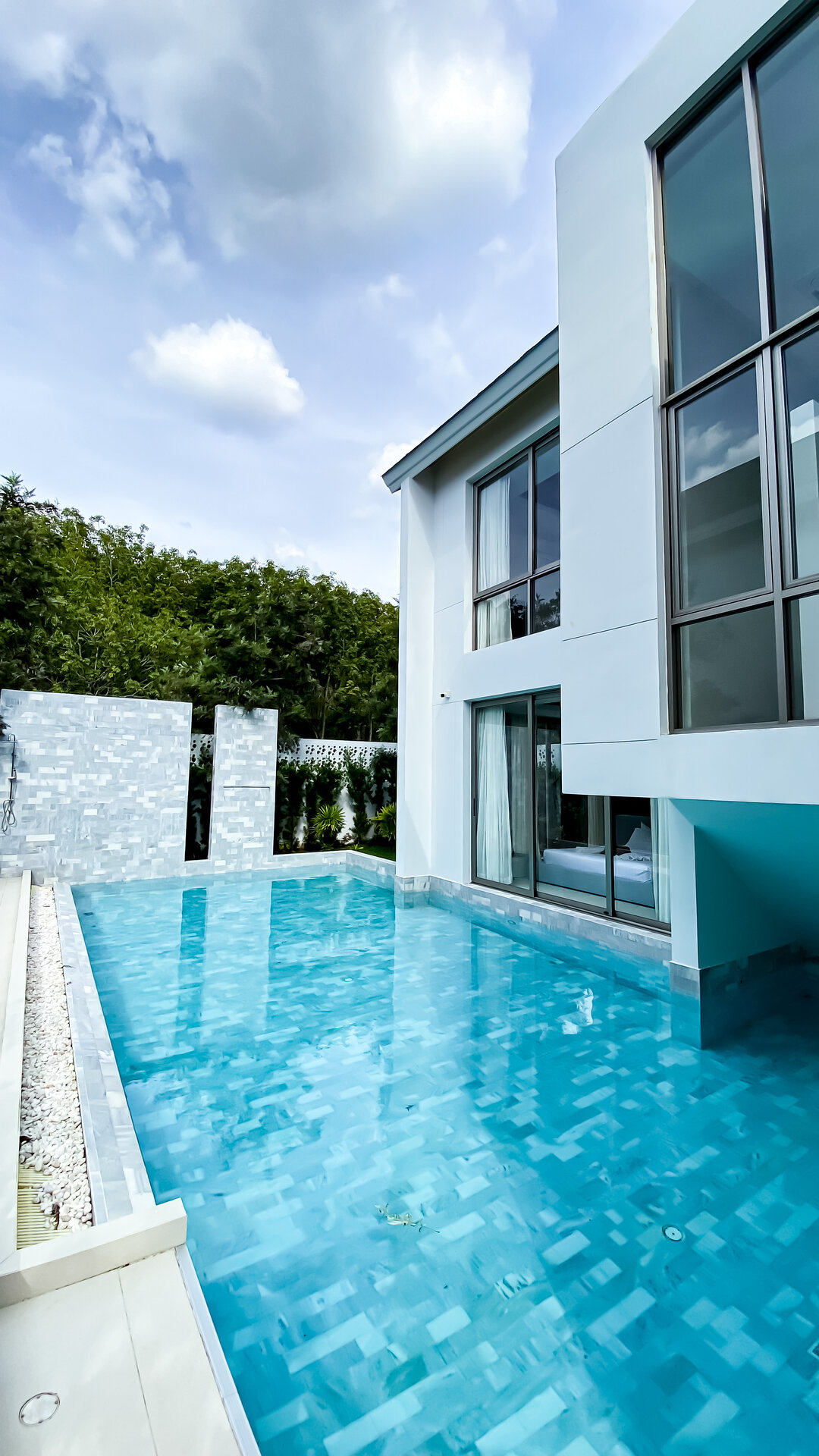 เข้ายึดคฤหาสน์ LuxPride 3 (ID 568)