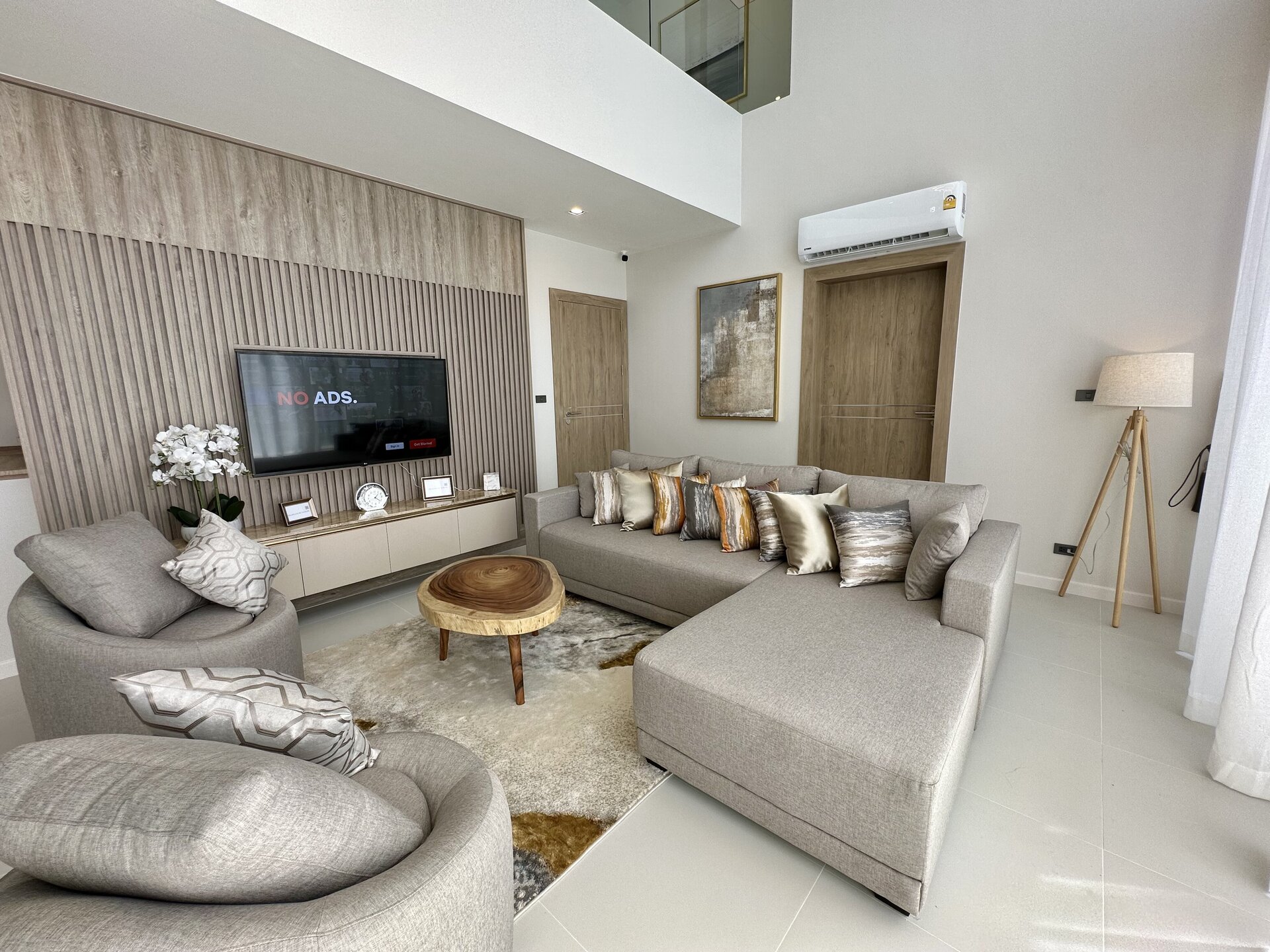 Аренда люксовой 3 спальной виллы в Zenity (ID 281)