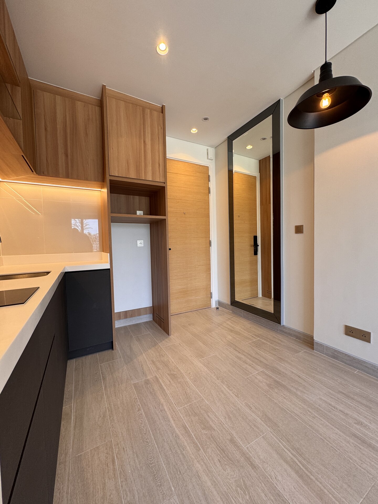 Продажа 1-спальной квартиры с видом на озеро в Laguna Lakeside (ID 508)
