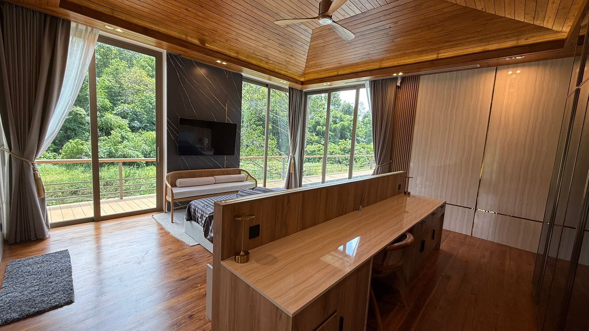 เลคฟร้อนท์วิลล่าบ้านมานิค-5 ห้องนอน (ID 155)