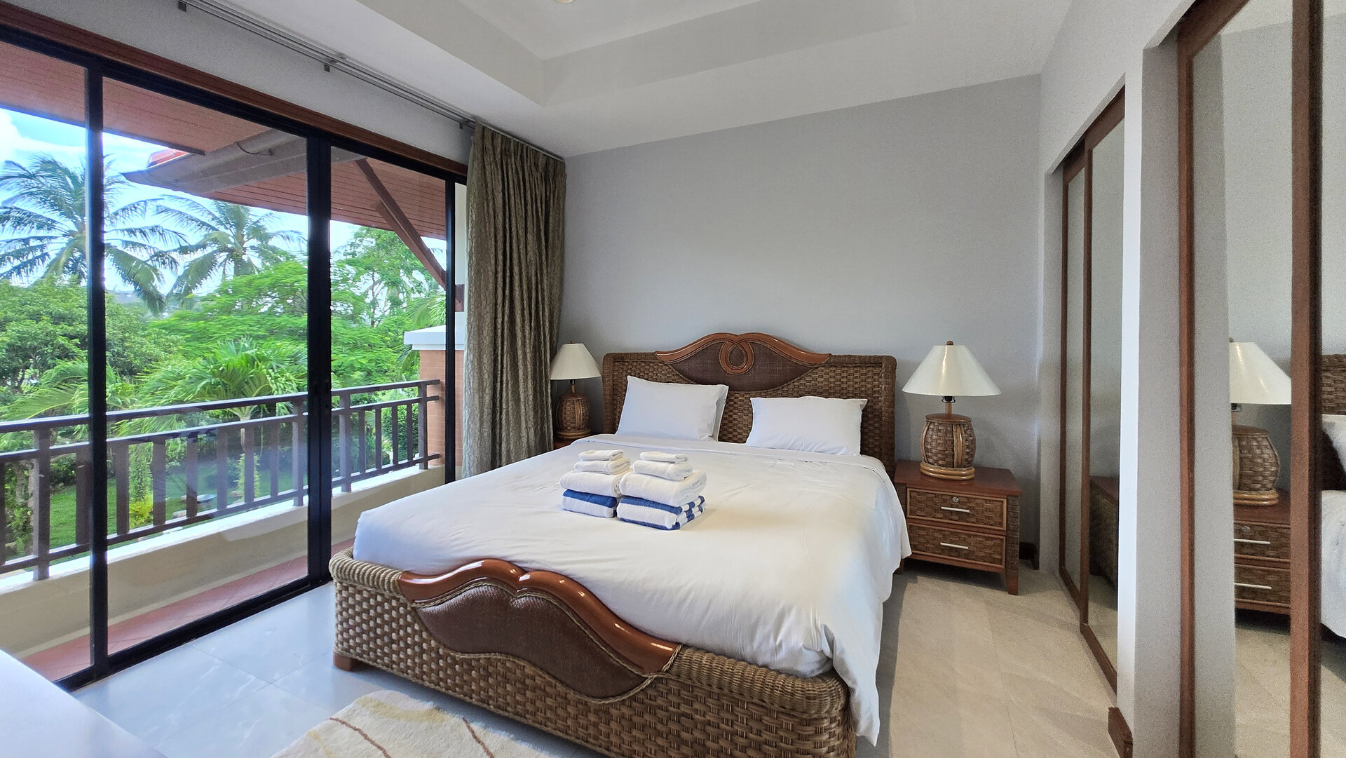 วิลล่าปรับปรุงใหม่ในลากูน่า (ID 623)