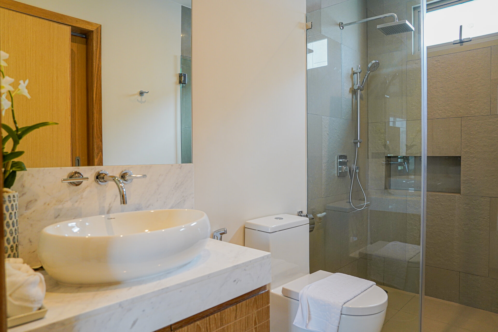 ตรีชาดาอาซัวร์ (ID 688)