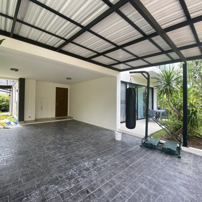 4 bedroom townhouse with swimming pool in Laguna Park (ID 49)