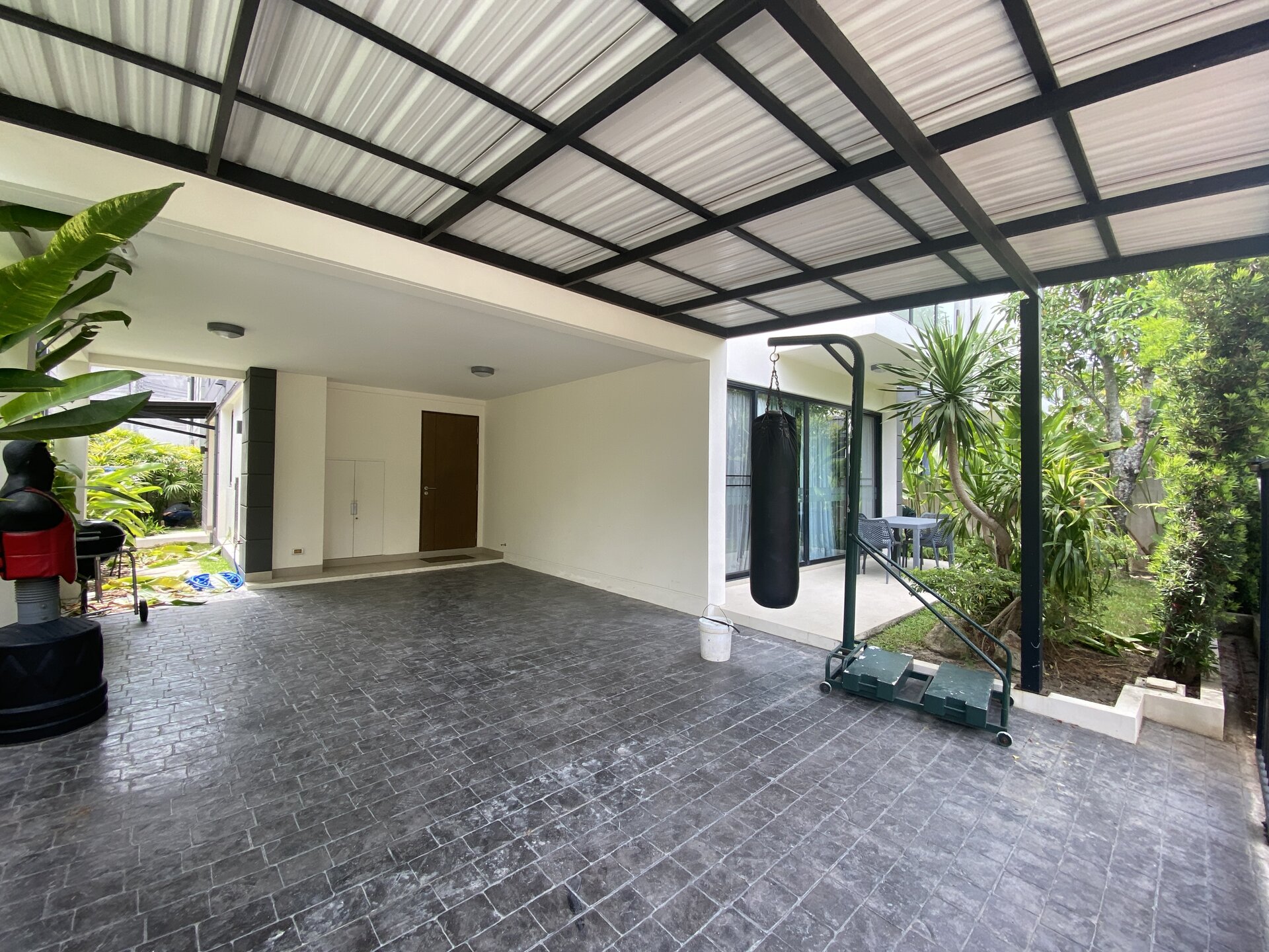 4 bedroom townhouse with swimming pool in Laguna Park (ID 49)